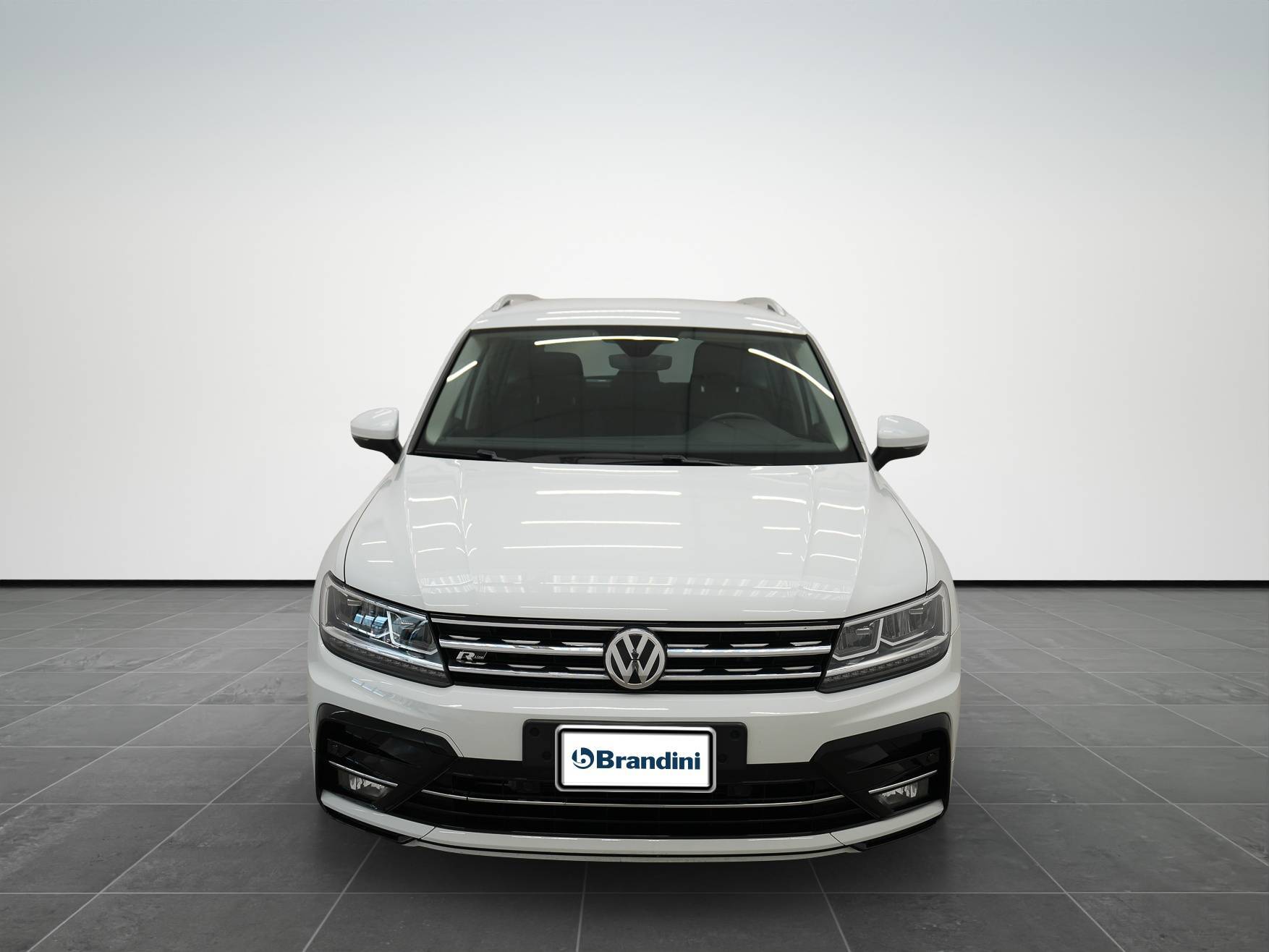 VOLKSWAGEN Tiguan - Foto 2
