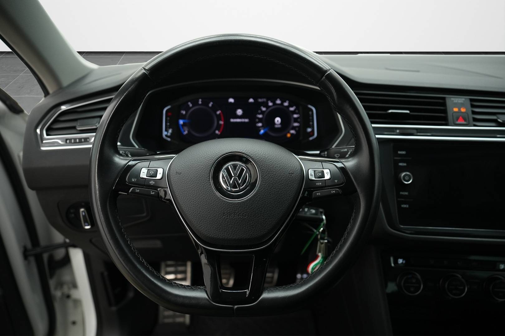 VOLKSWAGEN Tiguan - Foto 11