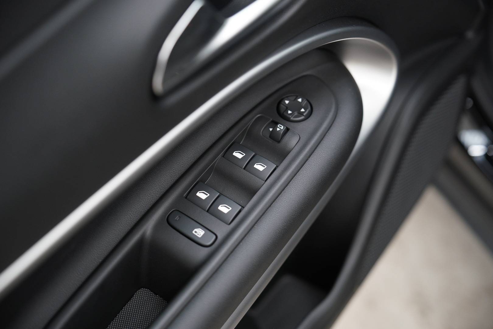 JEEP Avenger - Foto 10