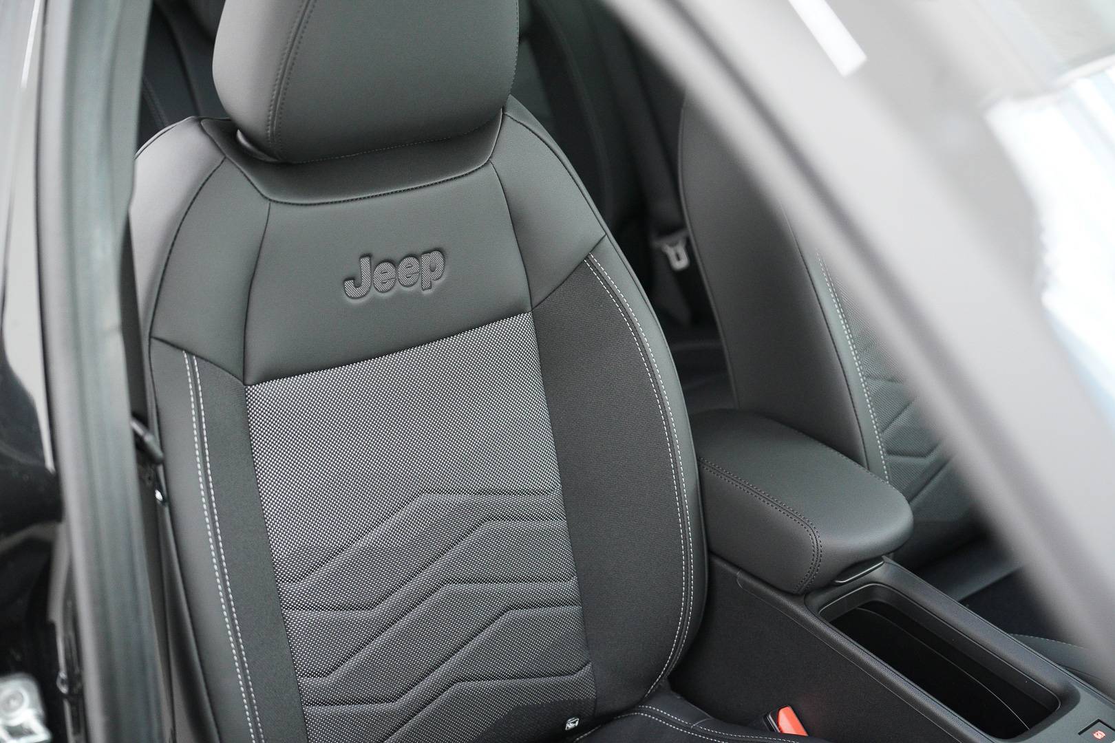 JEEP Avenger - Foto 22