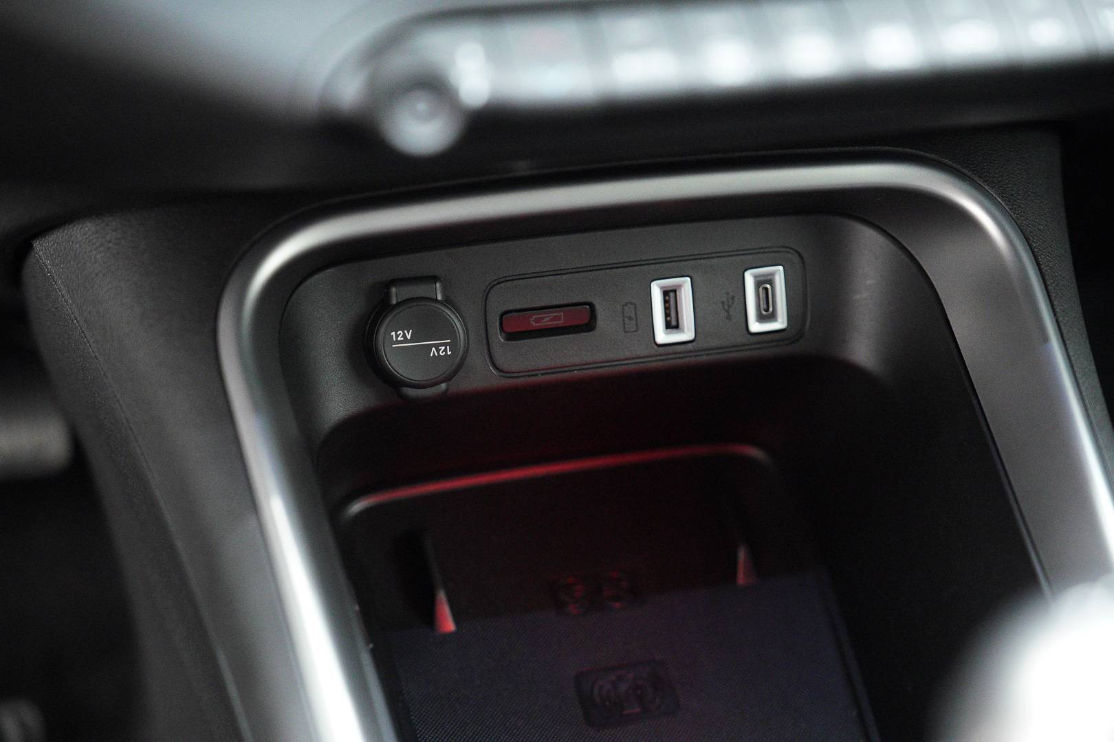 JEEP Avenger - Foto 18