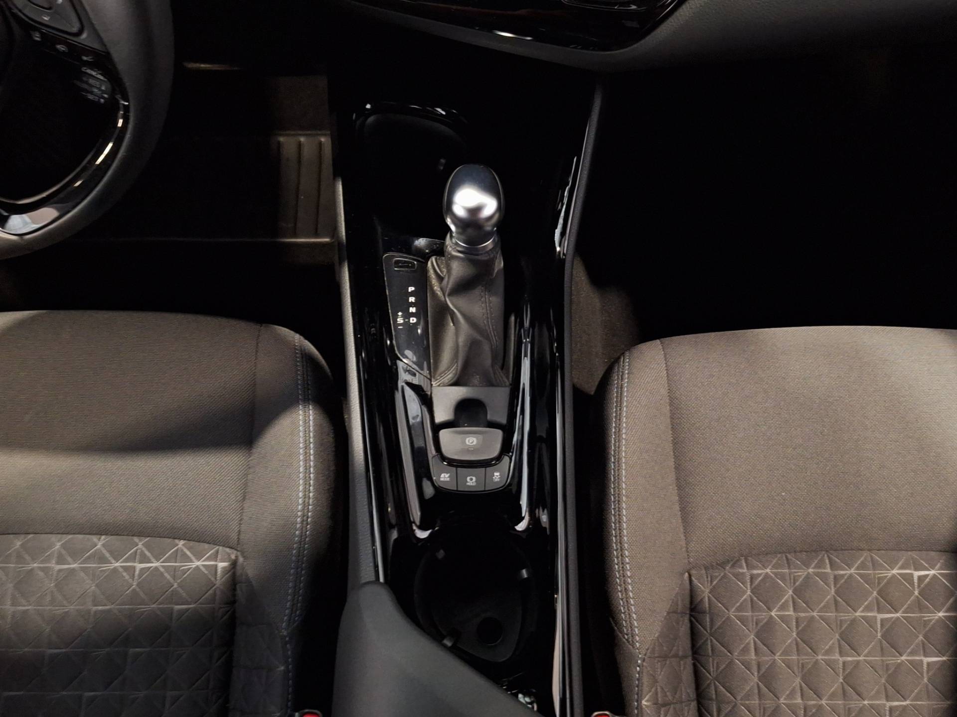 TOYOTA C-HR - Foto 13