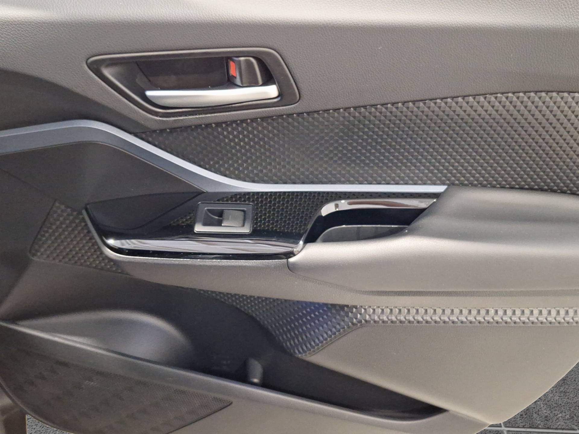 TOYOTA C-HR - Foto 16