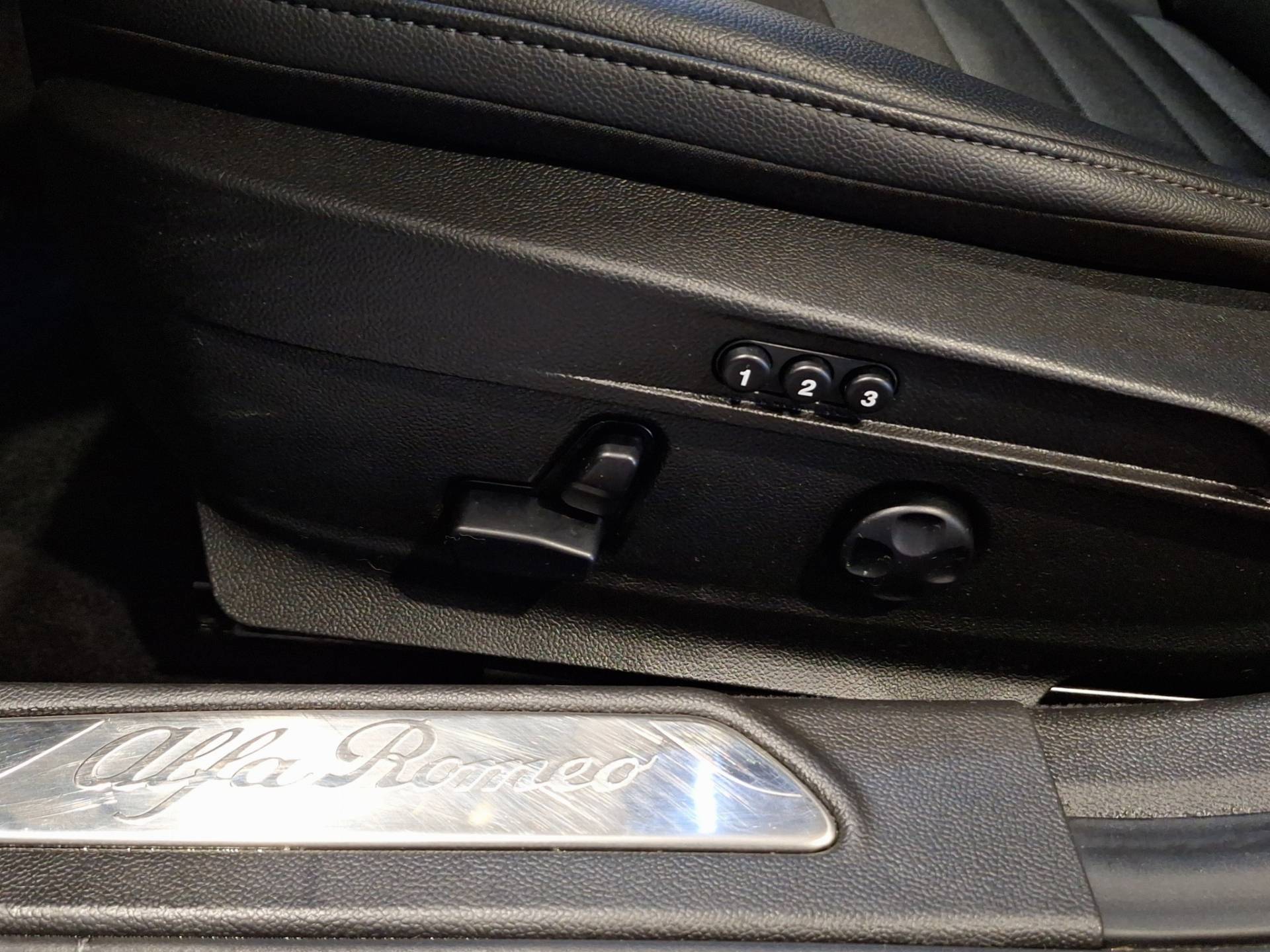 ALFA ROMEO GIULIA - Foto 24