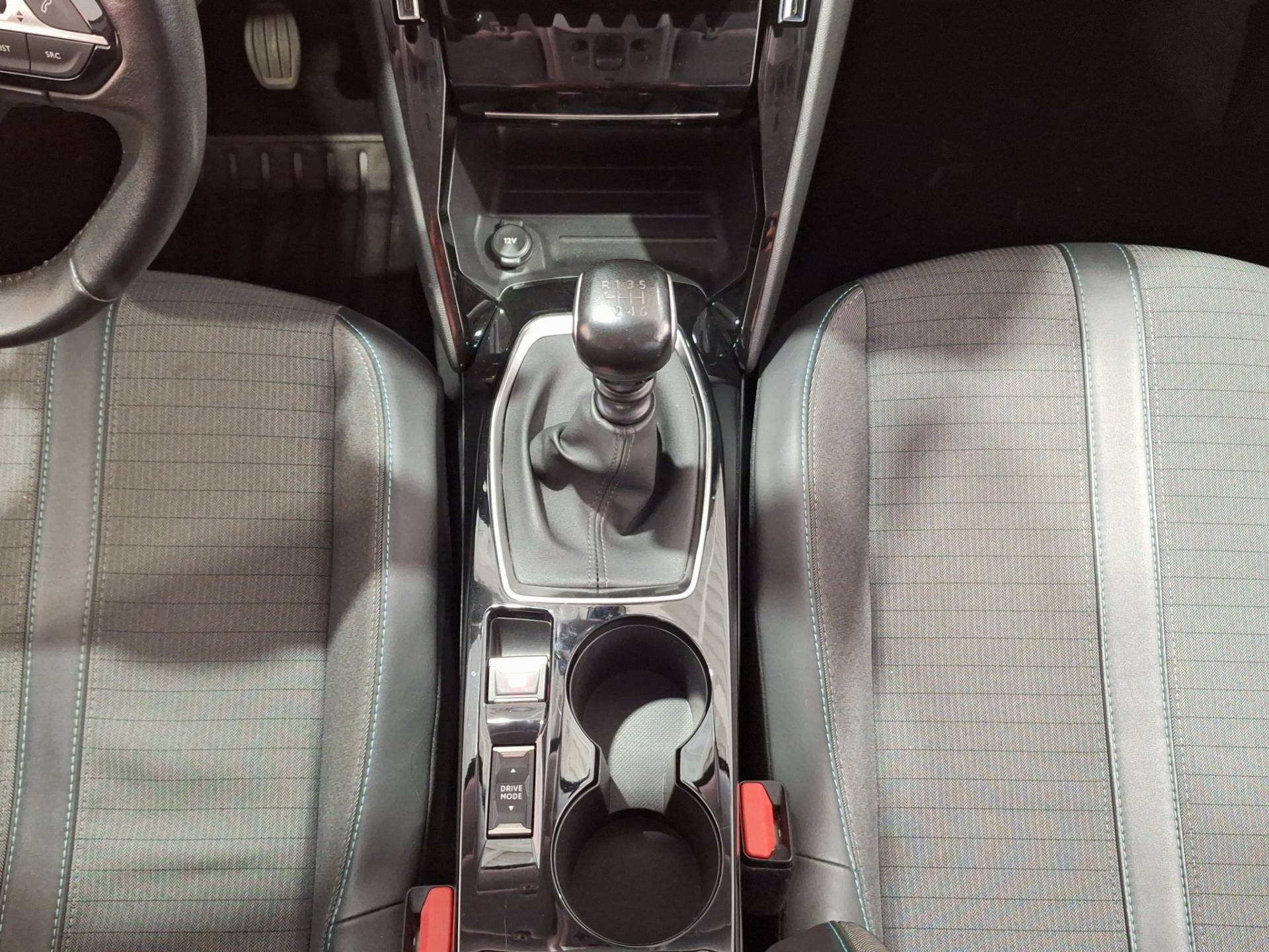 PEUGEOT 208 - Foto 13