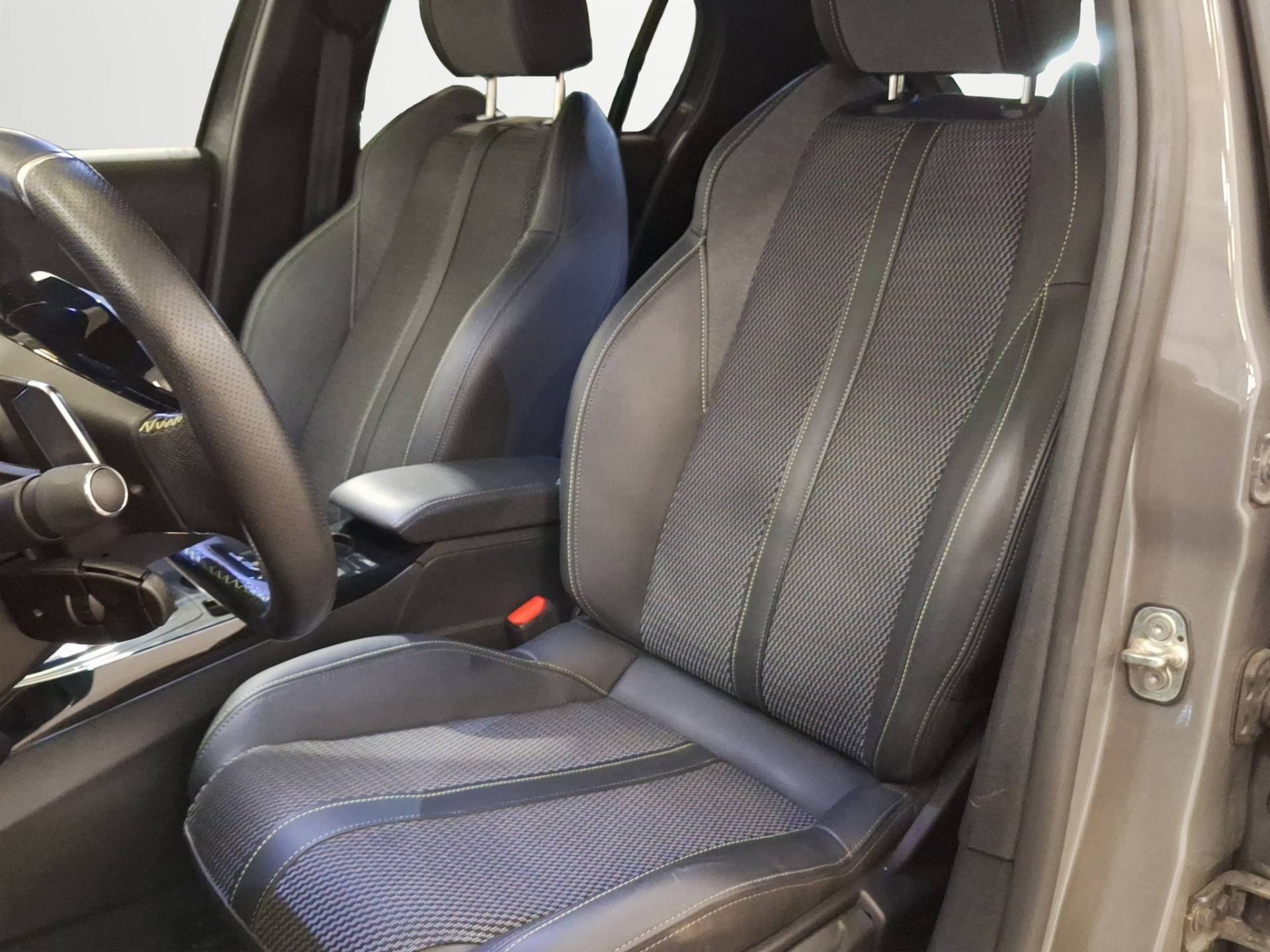 PEUGEOT 208 - Foto 7