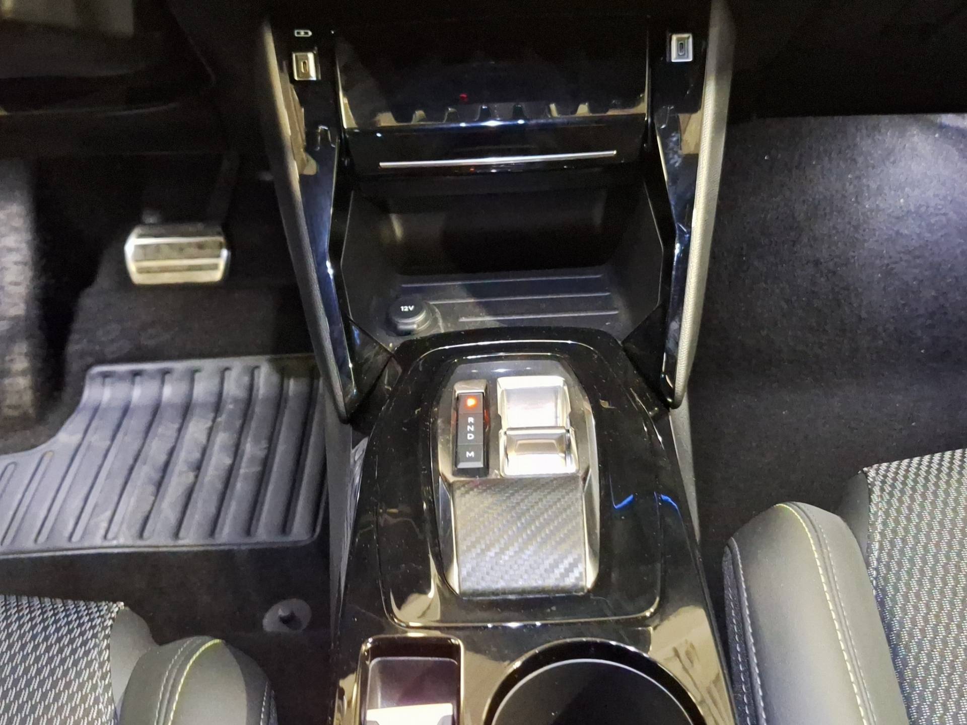 PEUGEOT 208 - Foto 13