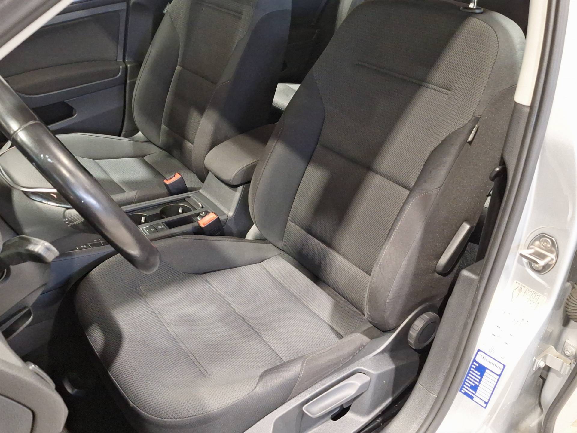 VOLKSWAGEN Golf - Foto 7