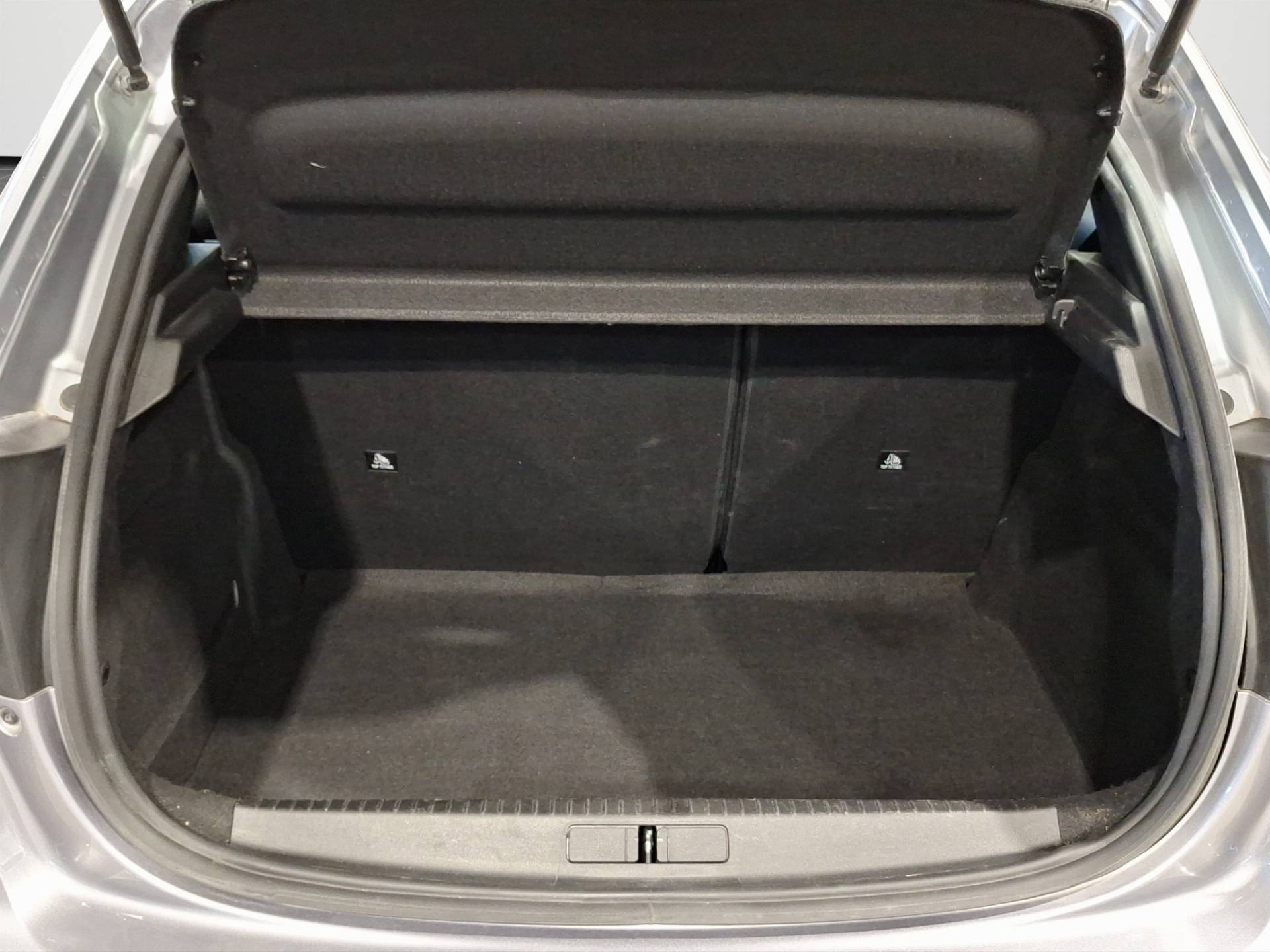 PEUGEOT 208 - Foto 18