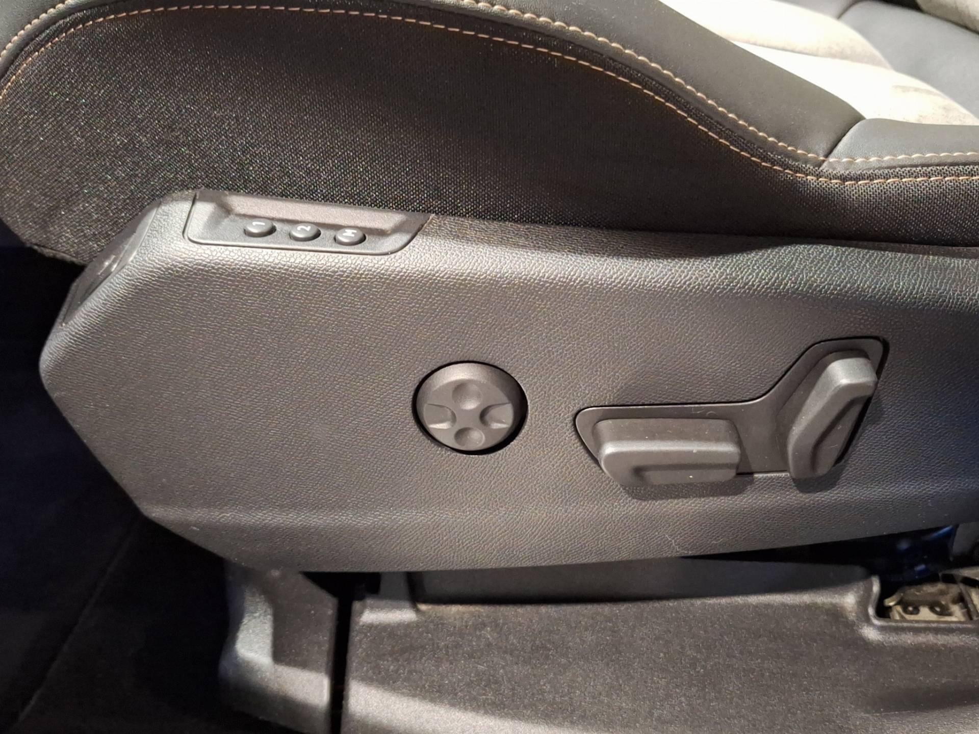 PEUGEOT 3008 - Foto 30