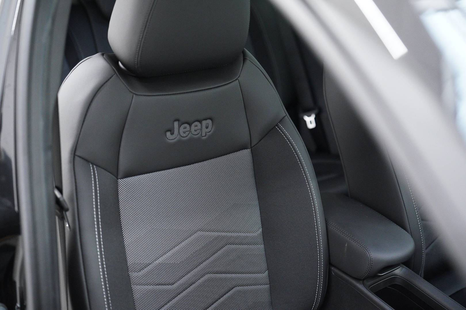 JEEP Avenger - Foto 21