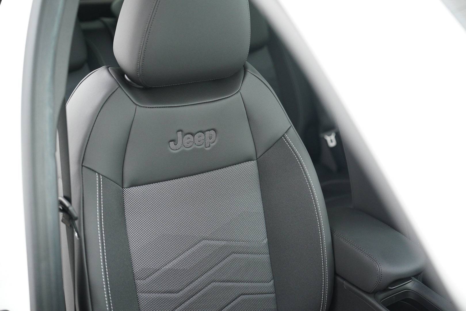 JEEP Avenger - Foto 22