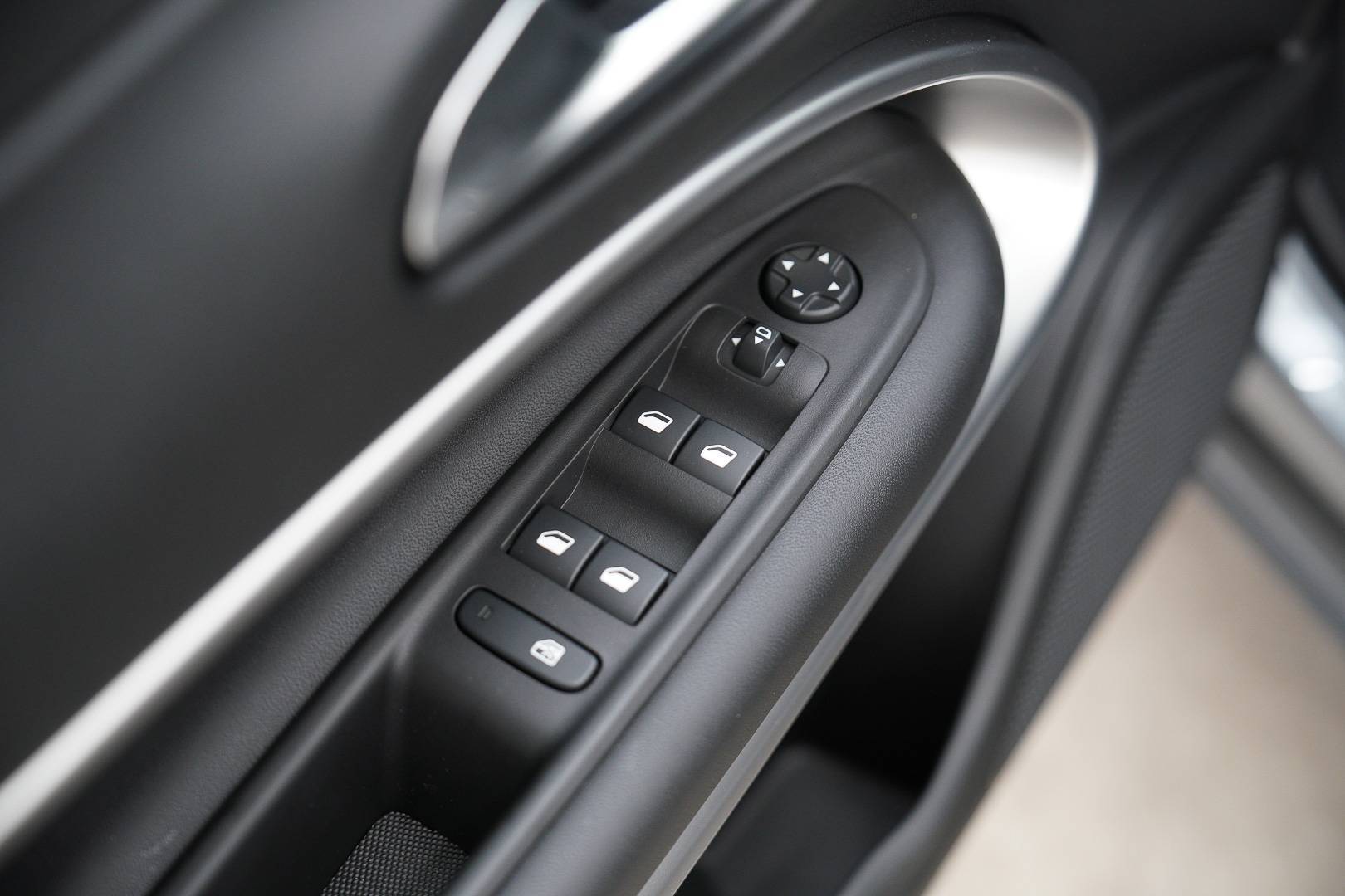 JEEP Avenger - Foto 10