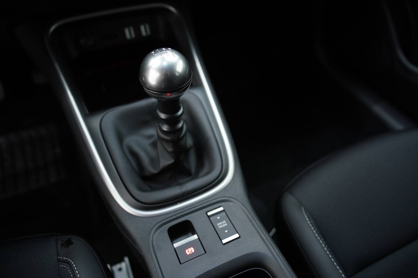 JEEP Avenger - Foto 18