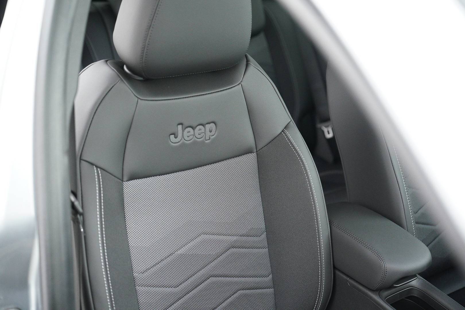 JEEP Avenger - Foto 21