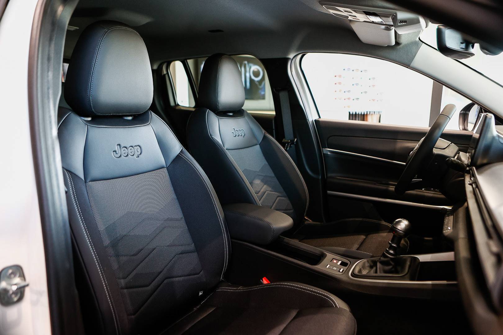 JEEP Avenger - Foto 22