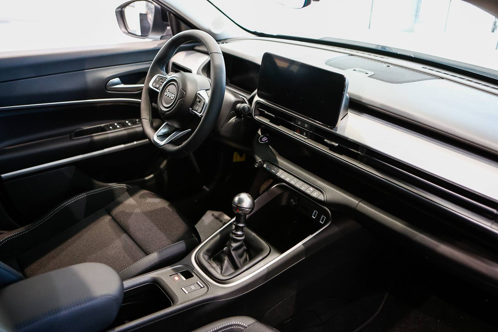 JEEP Avenger - Foto 26