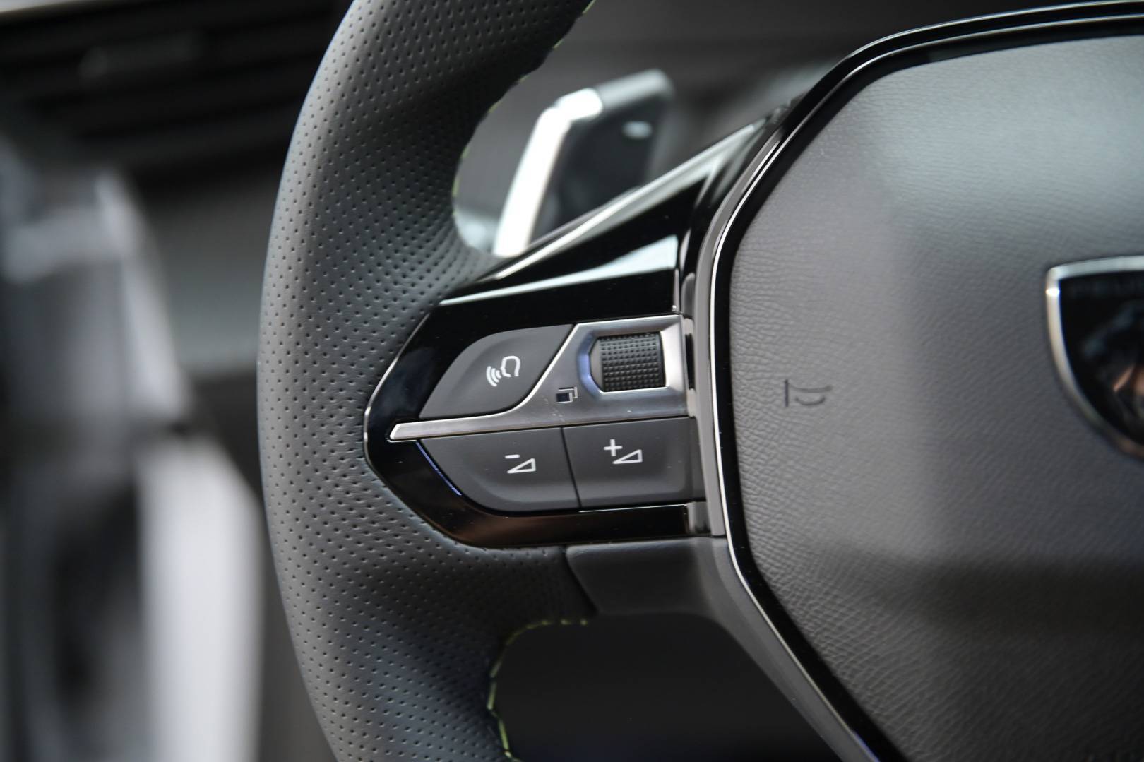 PEUGEOT 208 - Foto 18