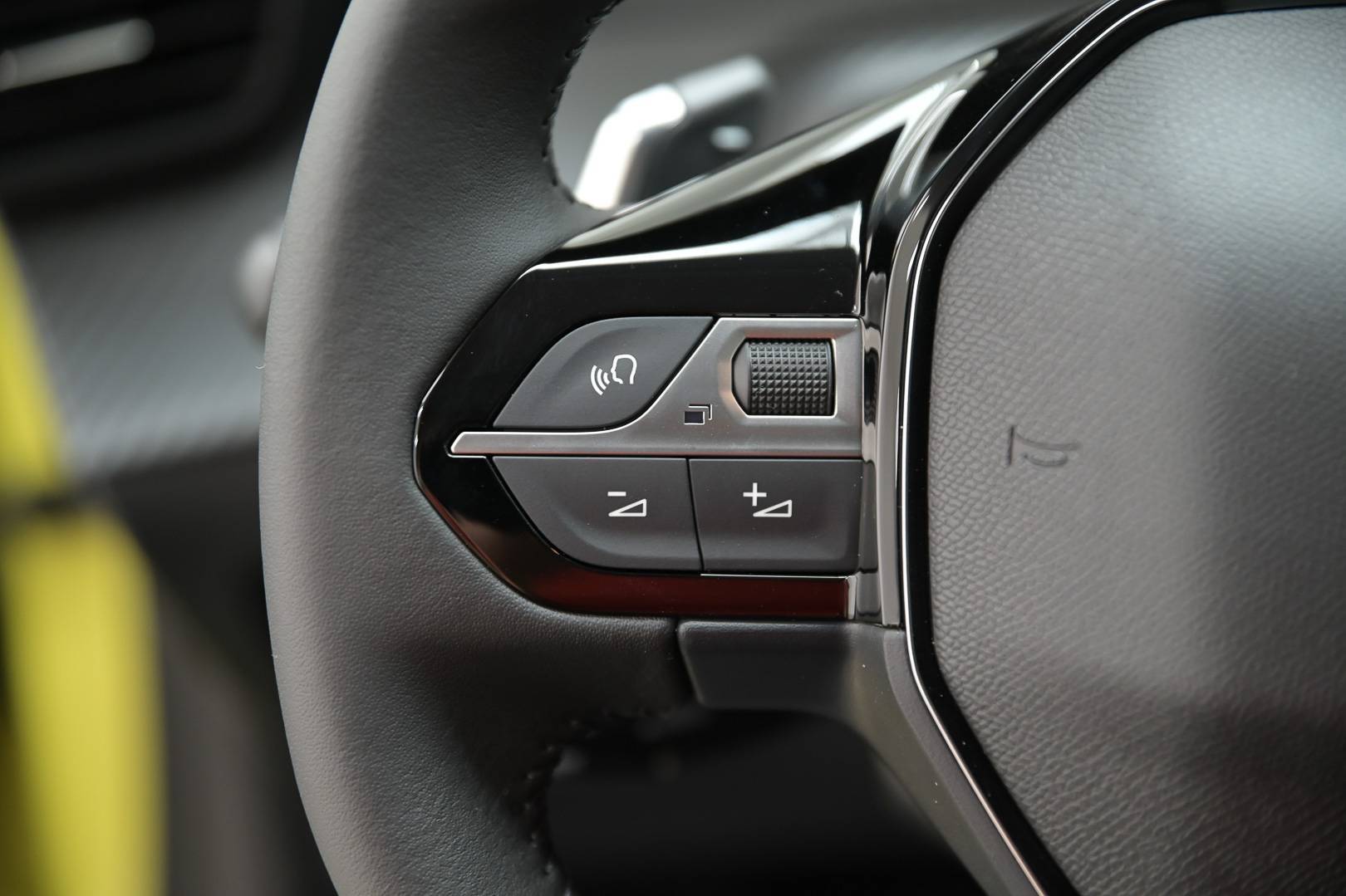 PEUGEOT 208 - Foto 18