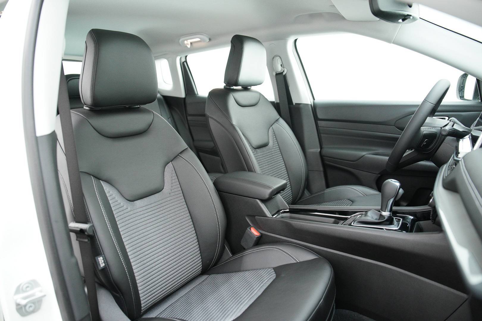 JEEP Compass - Foto 21