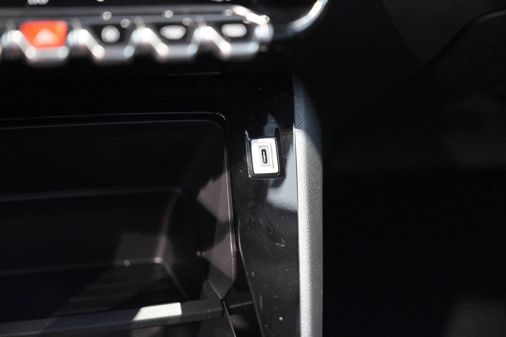 PEUGEOT 208 - Foto 15