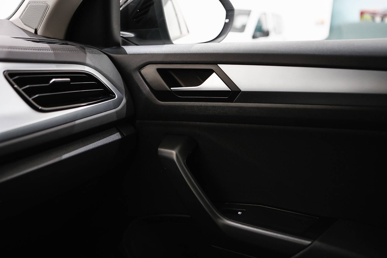 VOLKSWAGEN T-Roc T-Roc 1.0 tsi Style 110cv usata in pronta consegna - Brandini