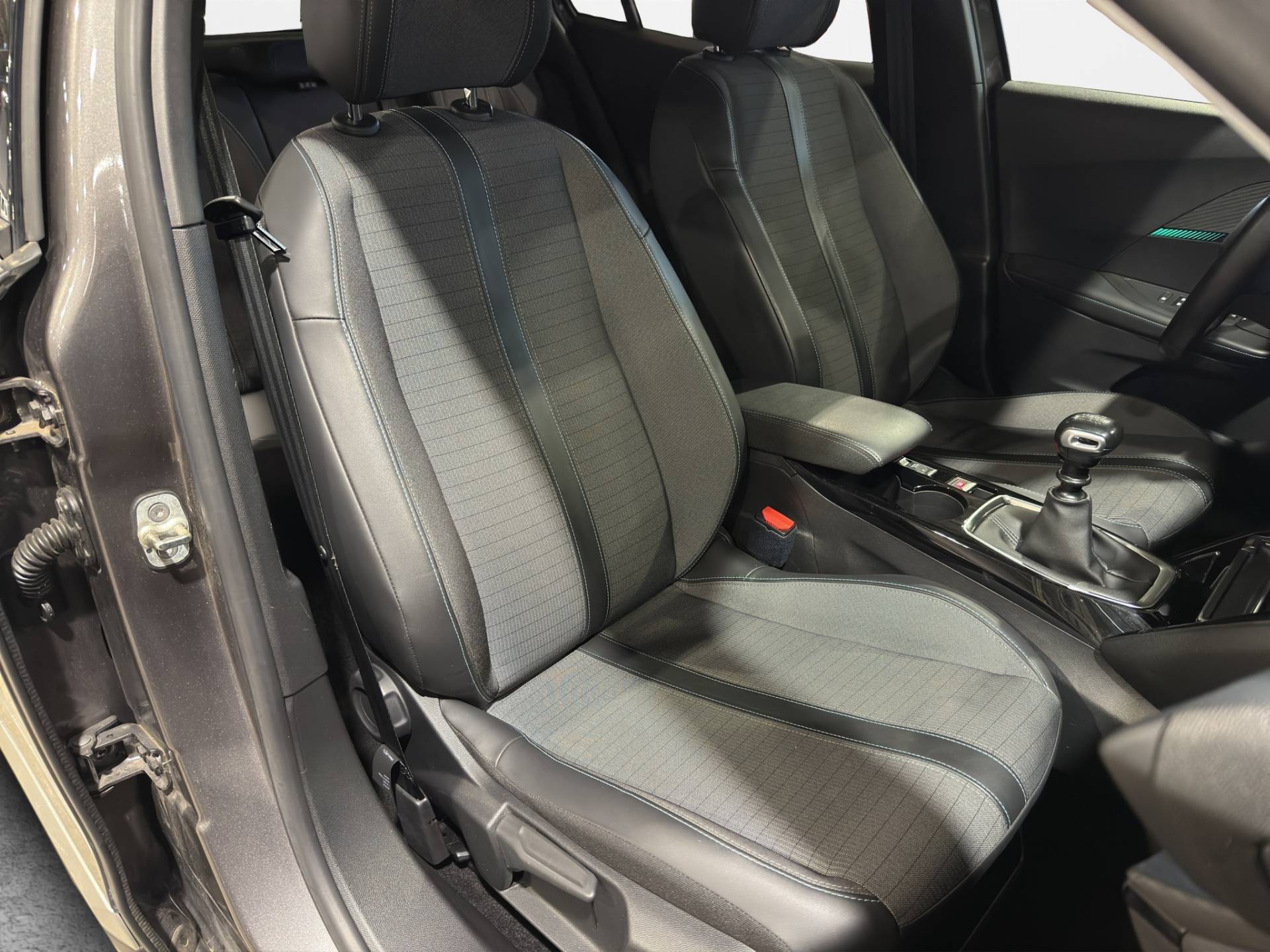 PEUGEOT 2008 - Foto 15