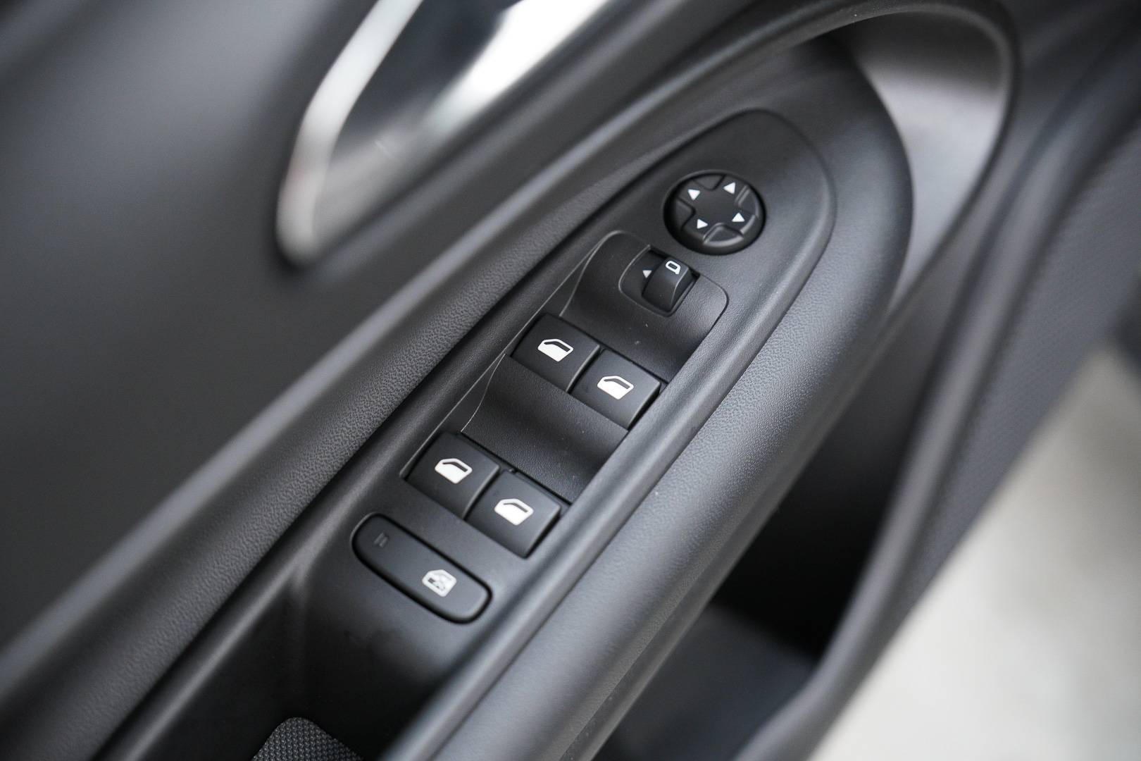 JEEP Avenger - Foto 10