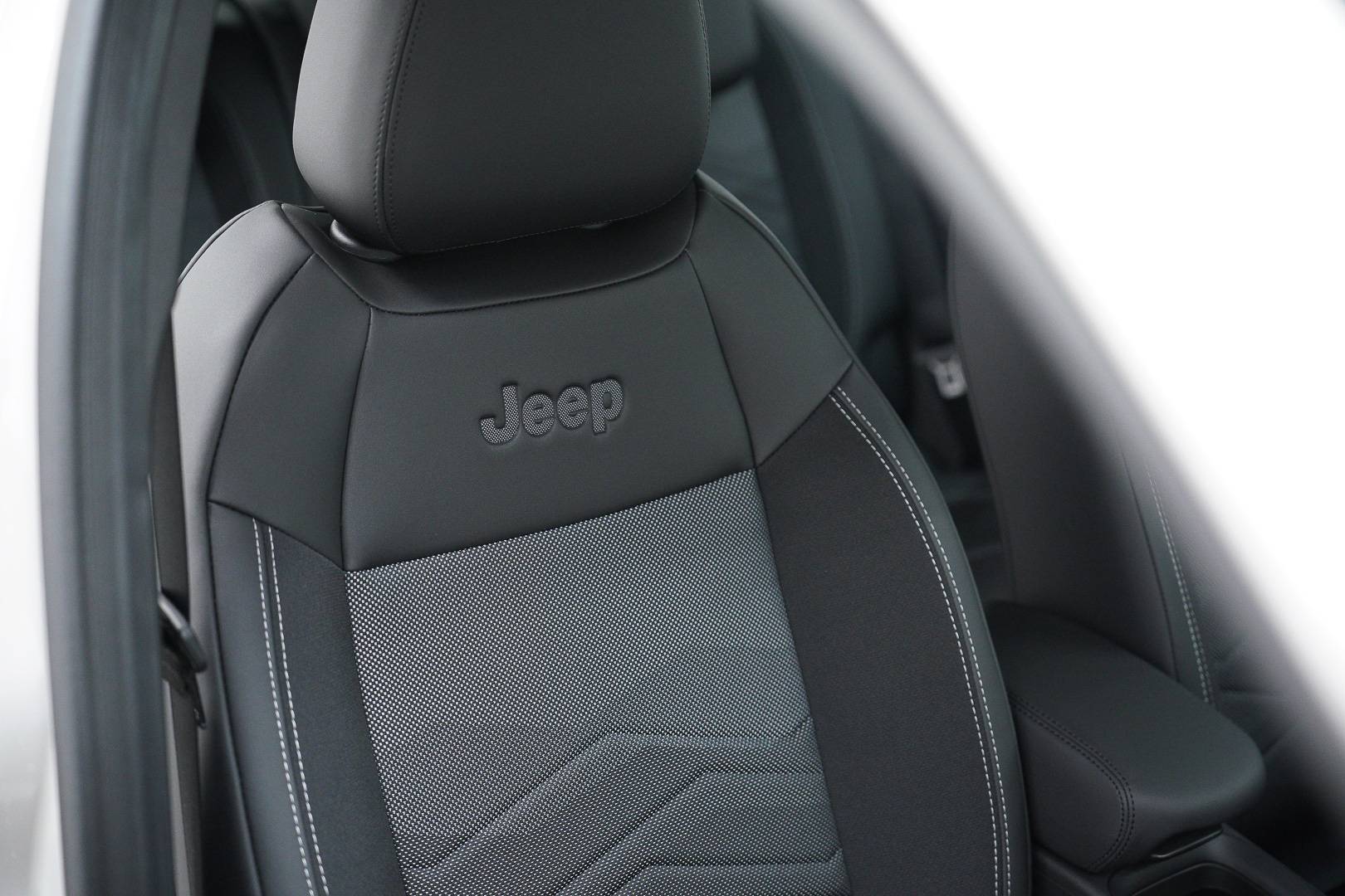 JEEP Avenger - Foto 22