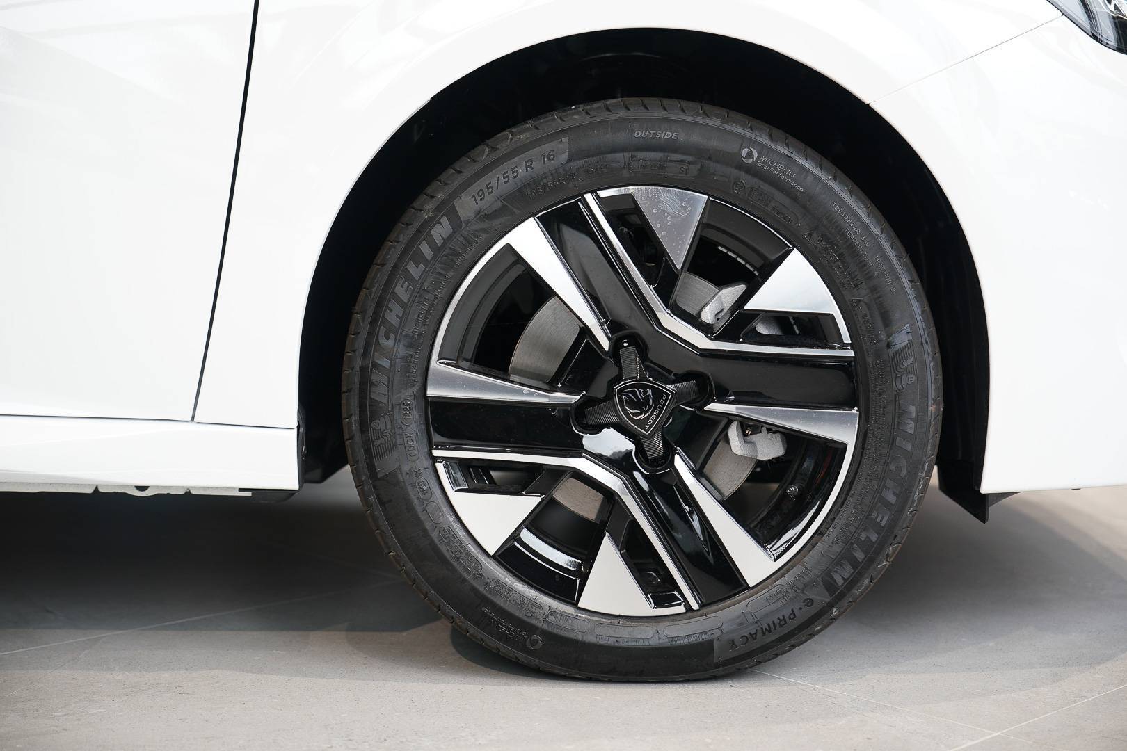 Auto Venduta - PEUGEOT 208 208 1.2 hybrid Allure 145cv e-dcs 6 usata in pronta consegna - Brandini