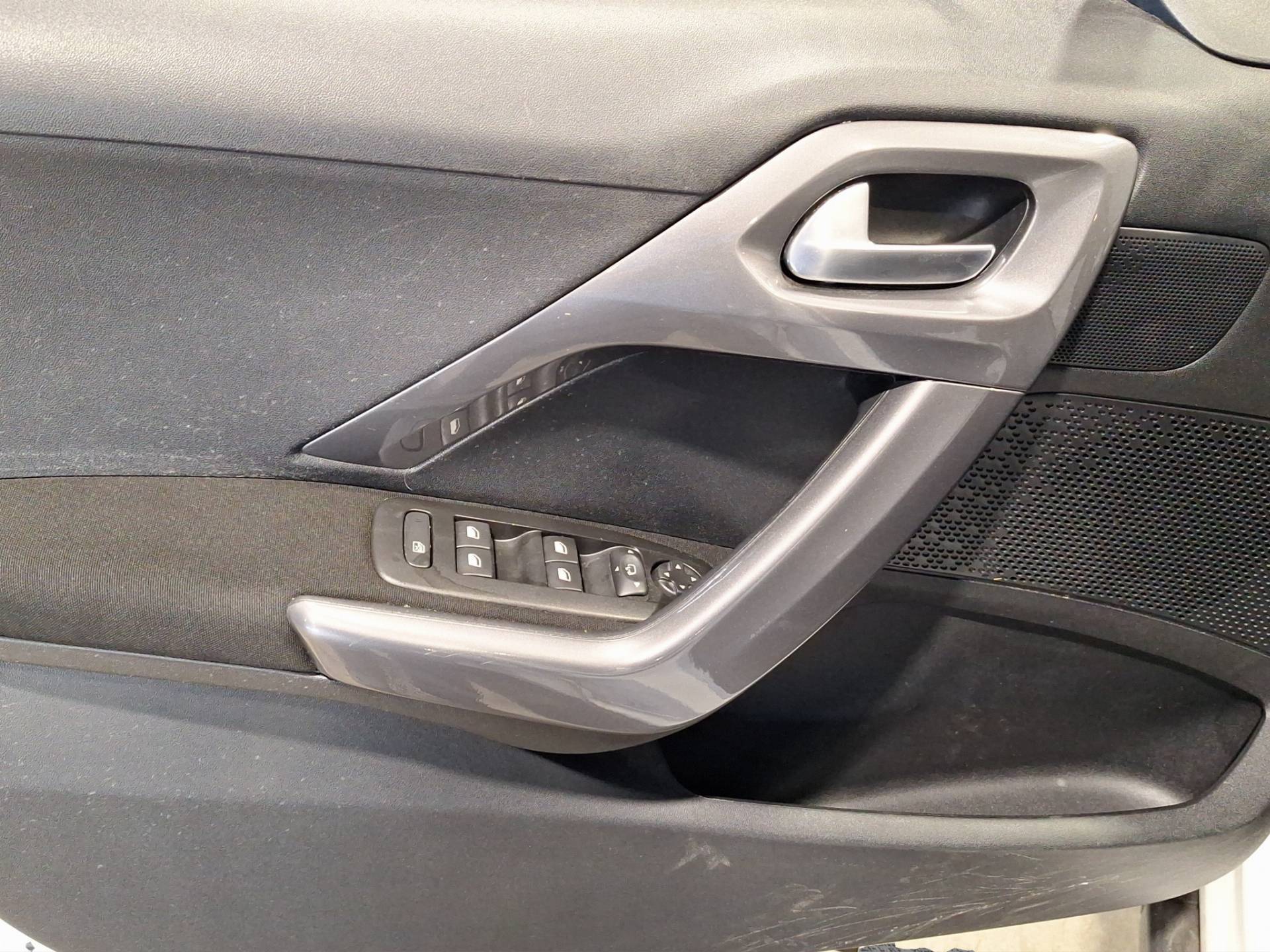 PEUGEOT 2008 - Foto 8