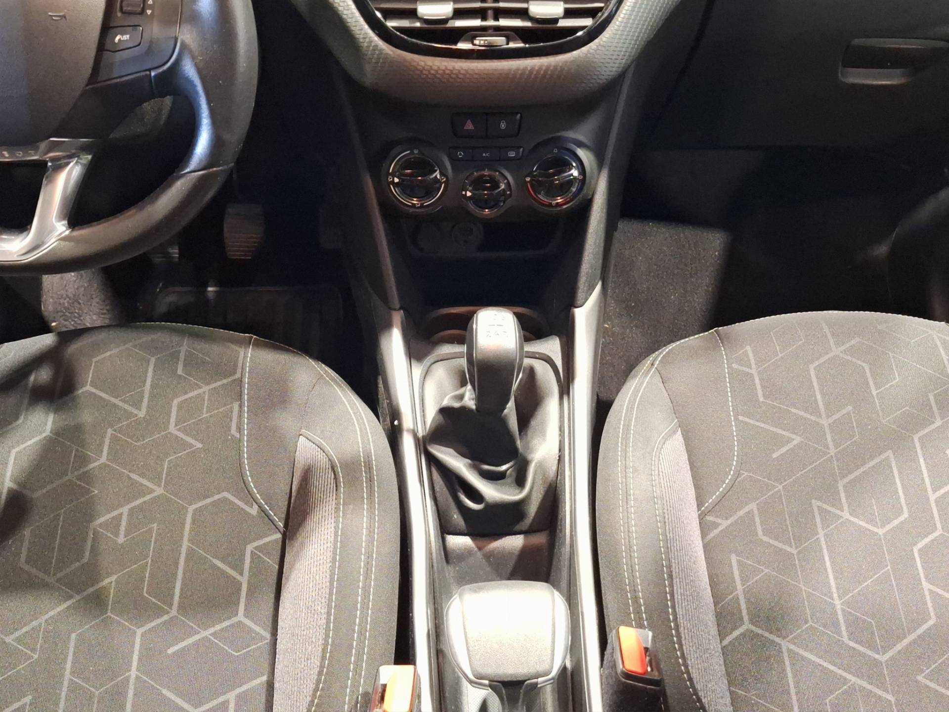 PEUGEOT 2008 - Foto 13