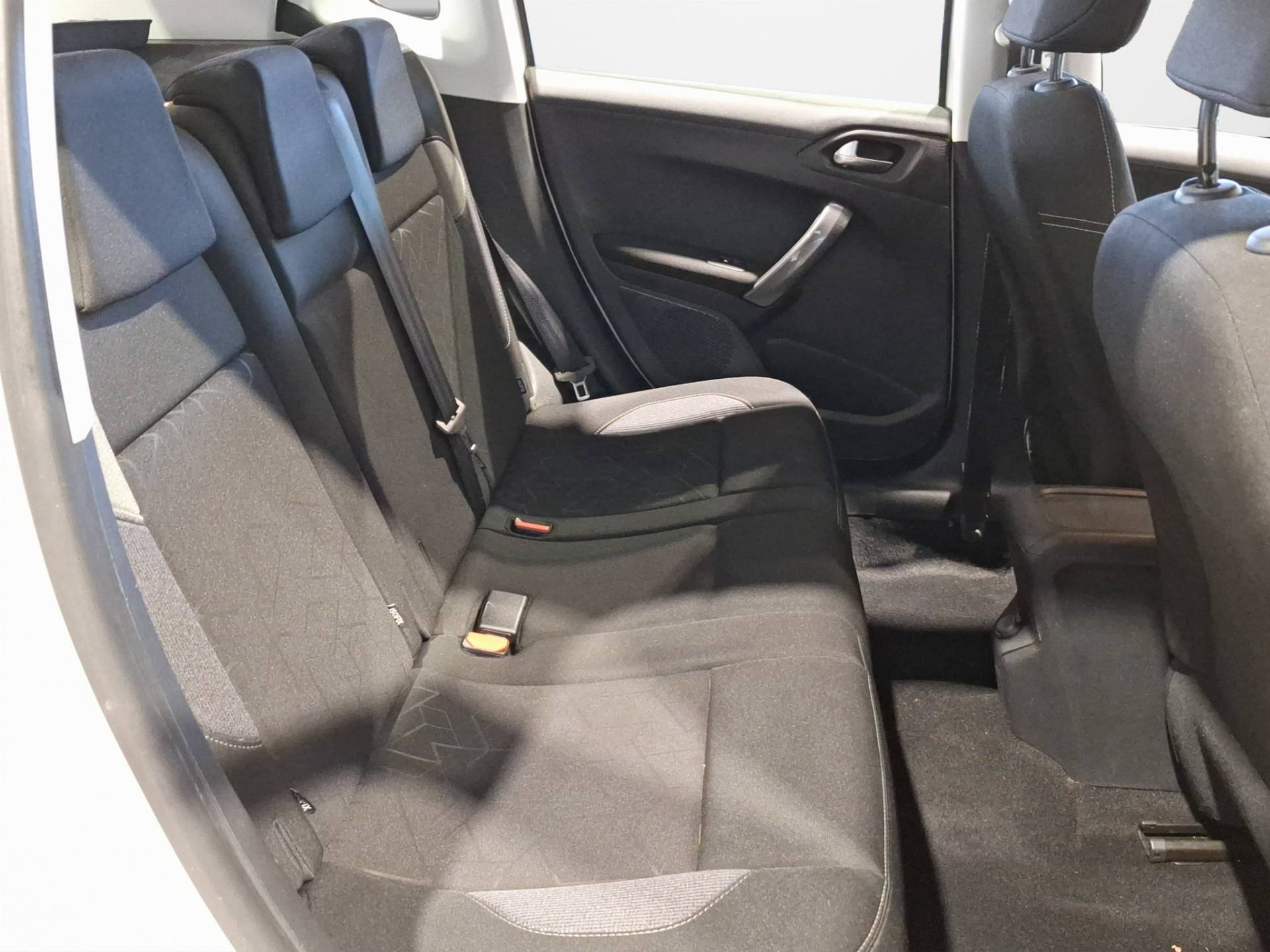 PEUGEOT 2008 - Foto 17