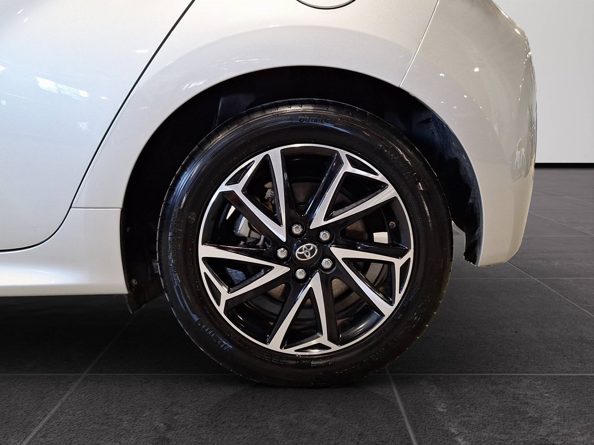 Auto Venduta - TOYOTA Yaris Yaris 1.5h Trend usata in pronta consegna - Brandini