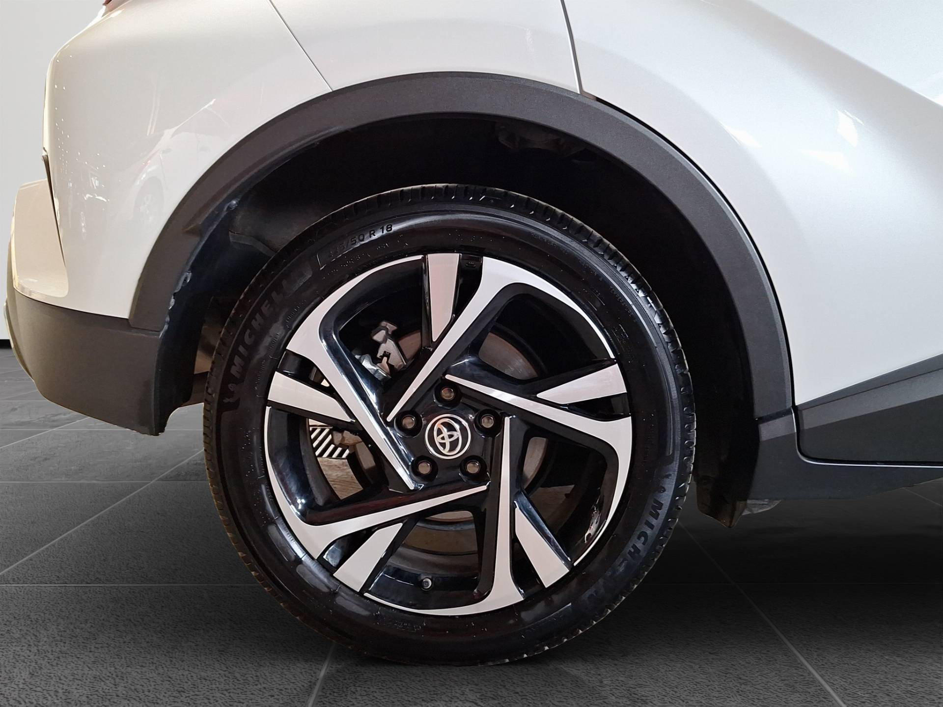 Auto Venduta - TOYOTA C-HR C-HR 2.0h Lounge e-cvt usata in pronta consegna - Brandini