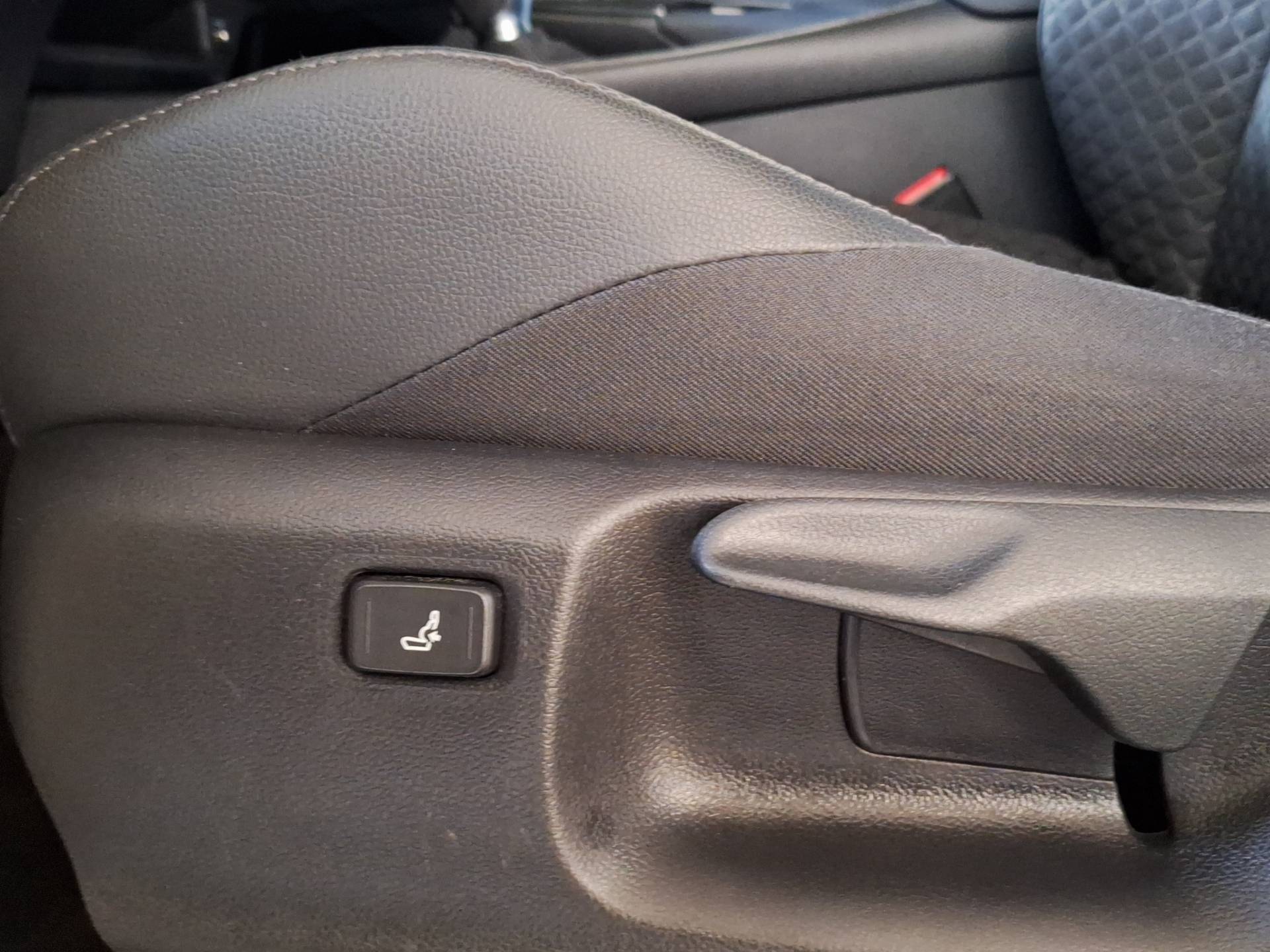 Auto Venduta - TOYOTA C-HR C-HR 2.0h Lounge e-cvt usata in pronta consegna - Brandini