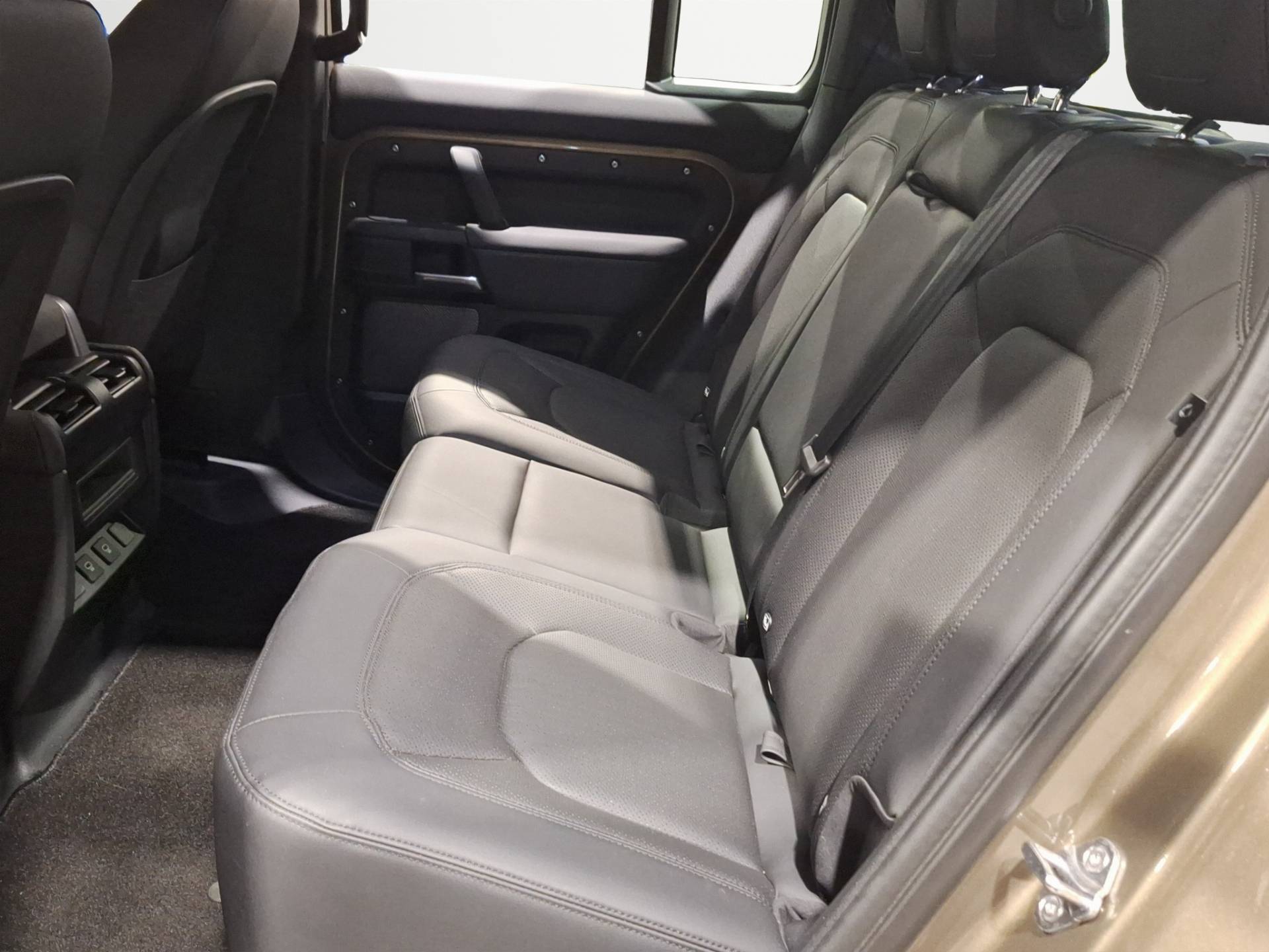 LAND ROVER Defender Defender 110 3.0d i6 mhev S awd 200cv auto usata in pronta consegna - Brandini