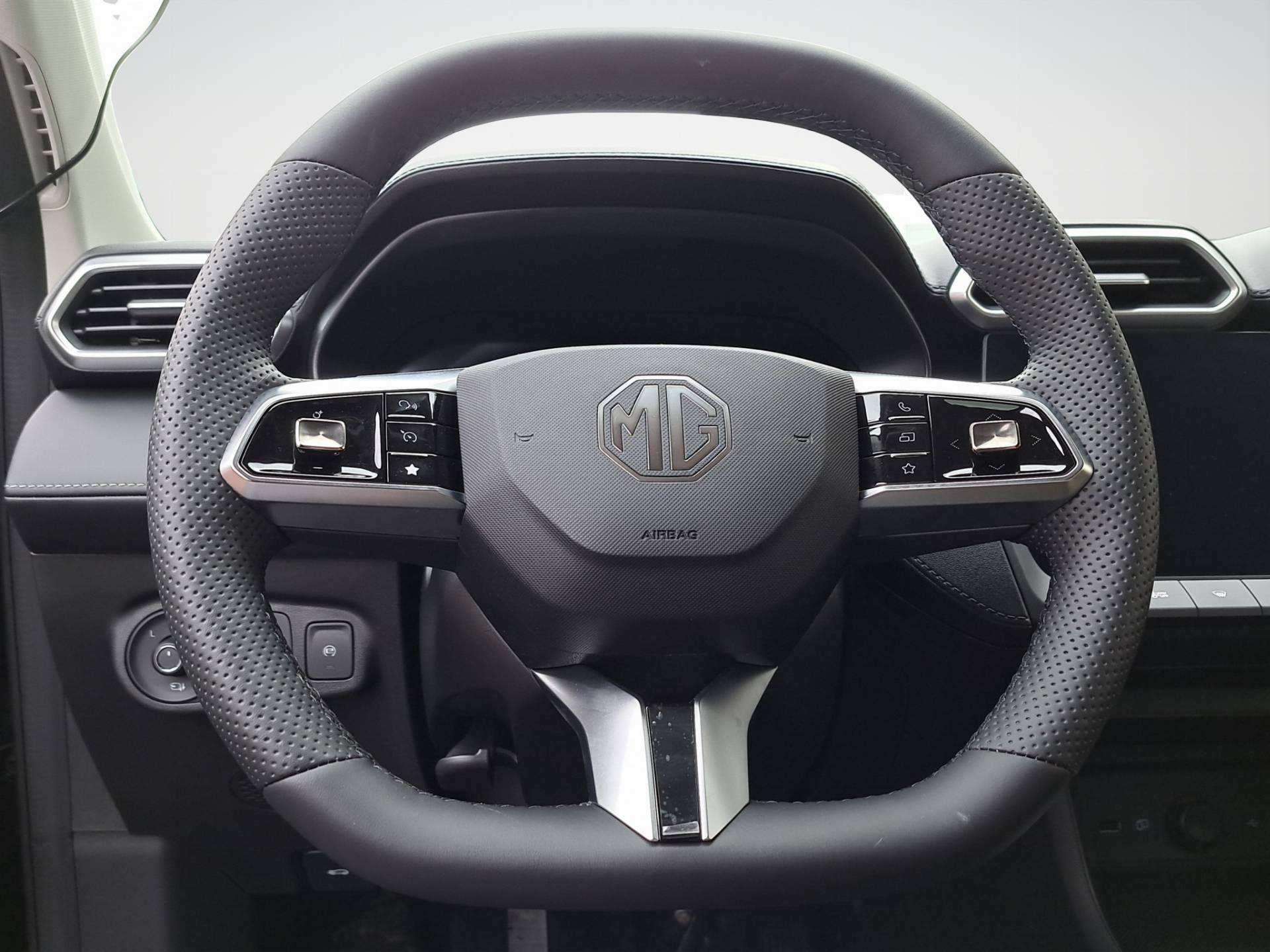 Auto Venduta - MG ZS ZS 1.5l MT Com MY25.5 Pebble Black usata in pronta consegna - Brandini