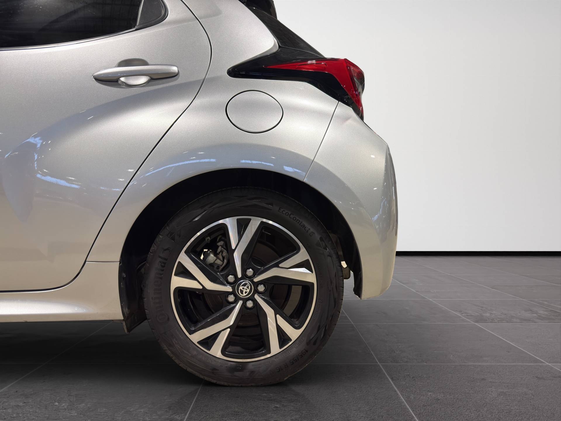 Auto Venduta - TOYOTA Yaris Yaris 1.5h Trend usata in pronta consegna - Brandini