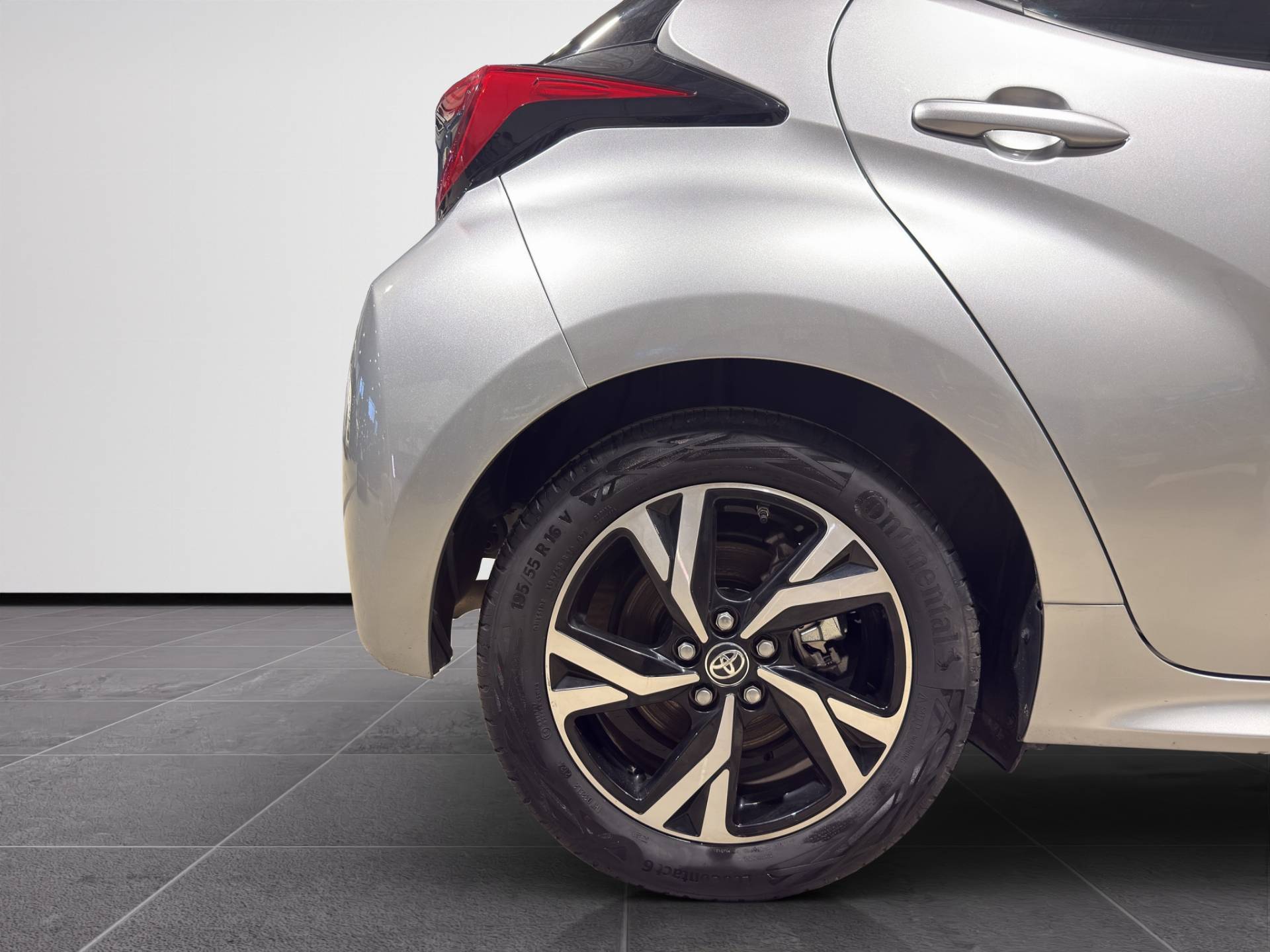 Auto Venduta - TOYOTA Yaris Yaris 1.5h Trend usata in pronta consegna - Brandini