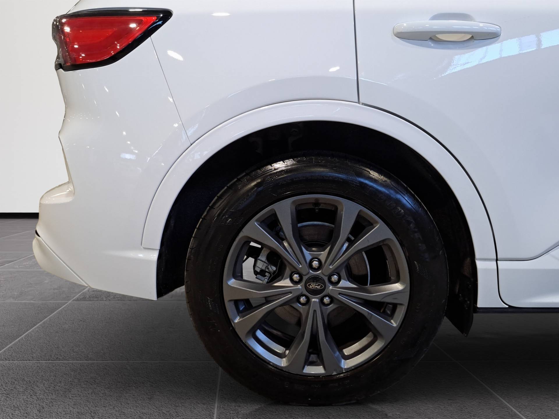 FORD Kuga Kuga 2.5 full hybrid ST-line X 2wd 190cv e-shifter usata in pronta consegna - Brandini