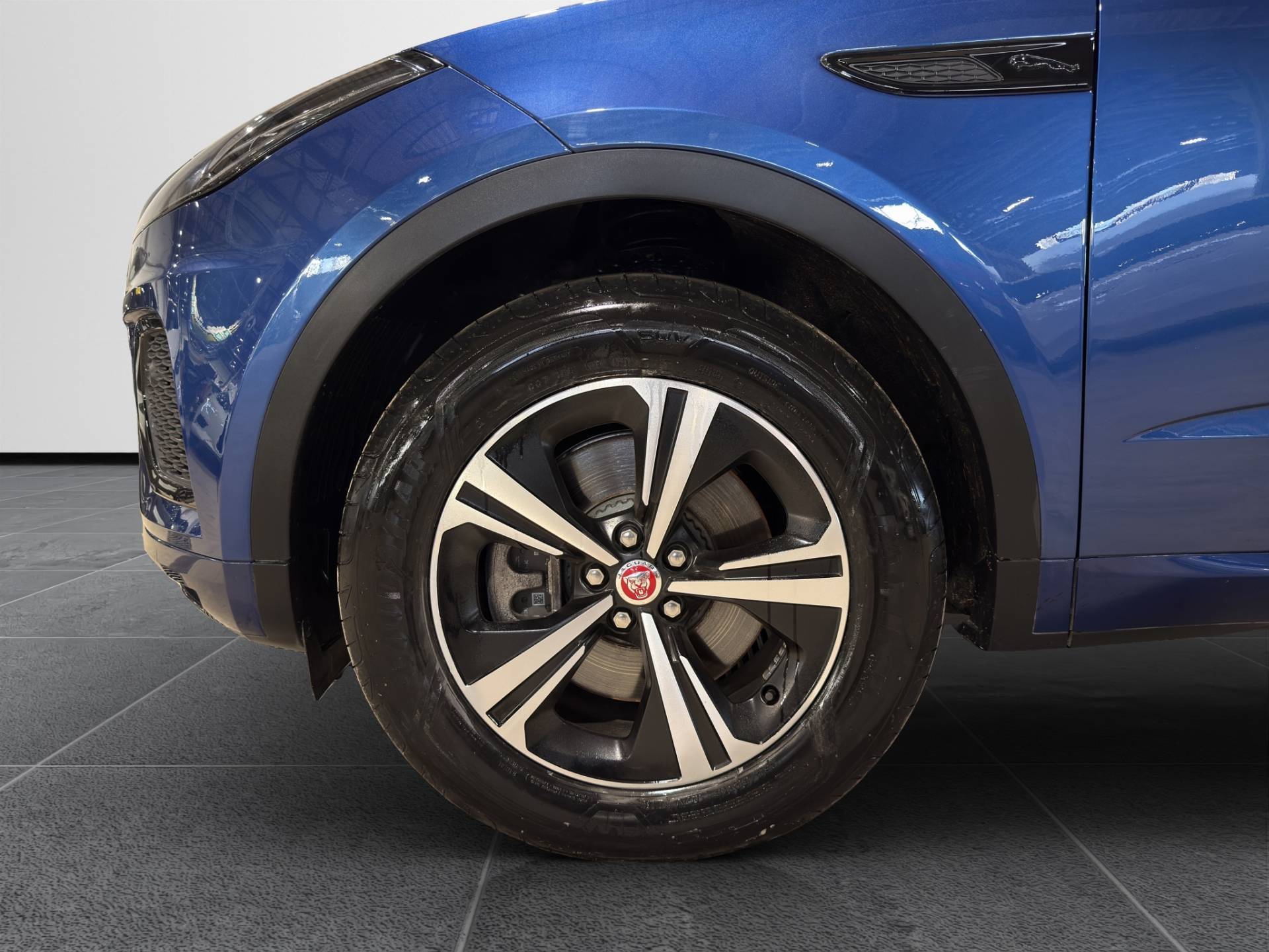 JAGUAR E-Pace E-Pace 2.0d i4 mhev R-Dynamic SE awd 163cv auto usata in pronta consegna - Brandini