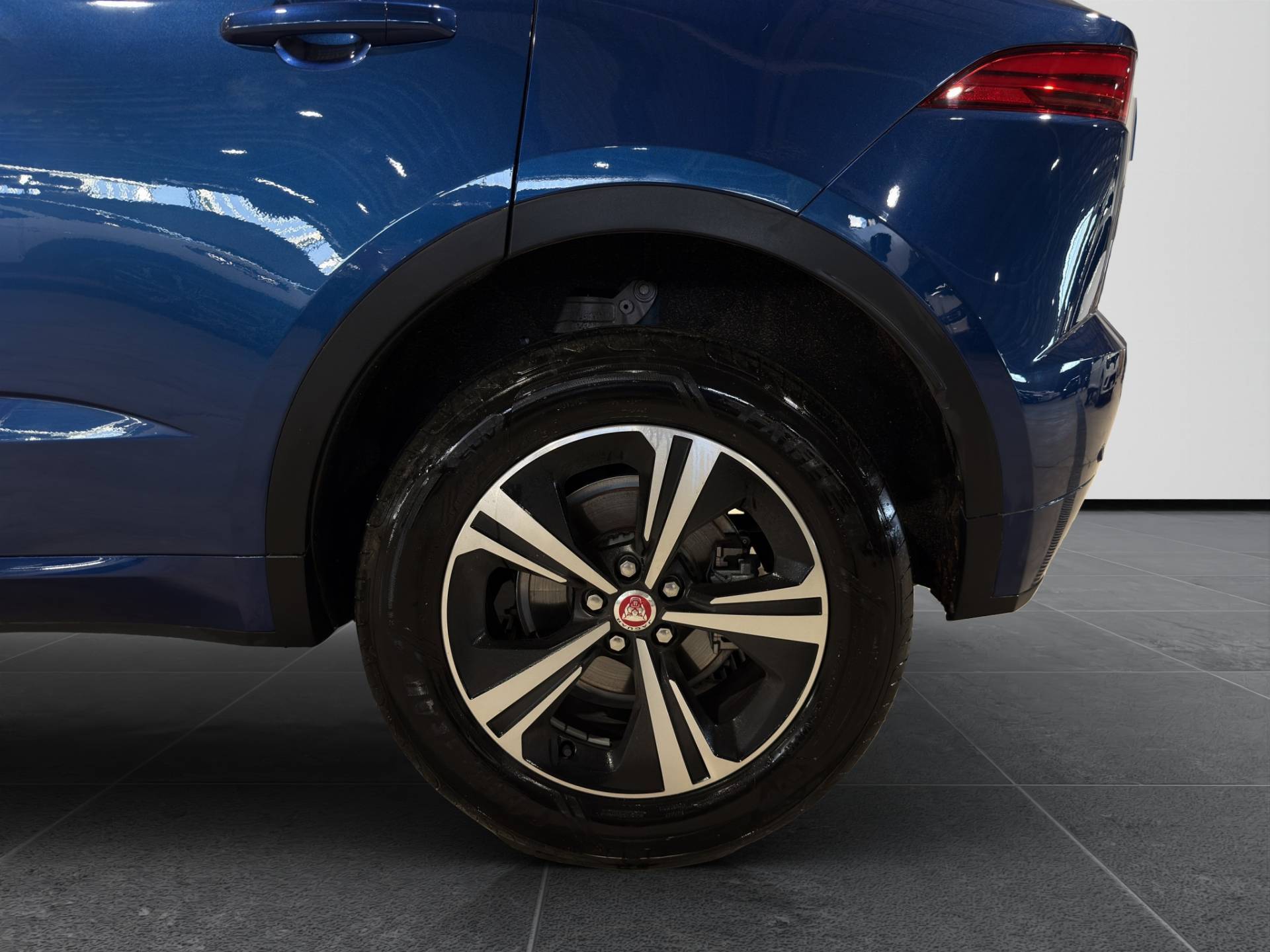 JAGUAR E-Pace E-Pace 2.0d i4 mhev R-Dynamic SE awd 163cv auto usata in pronta consegna - Brandini