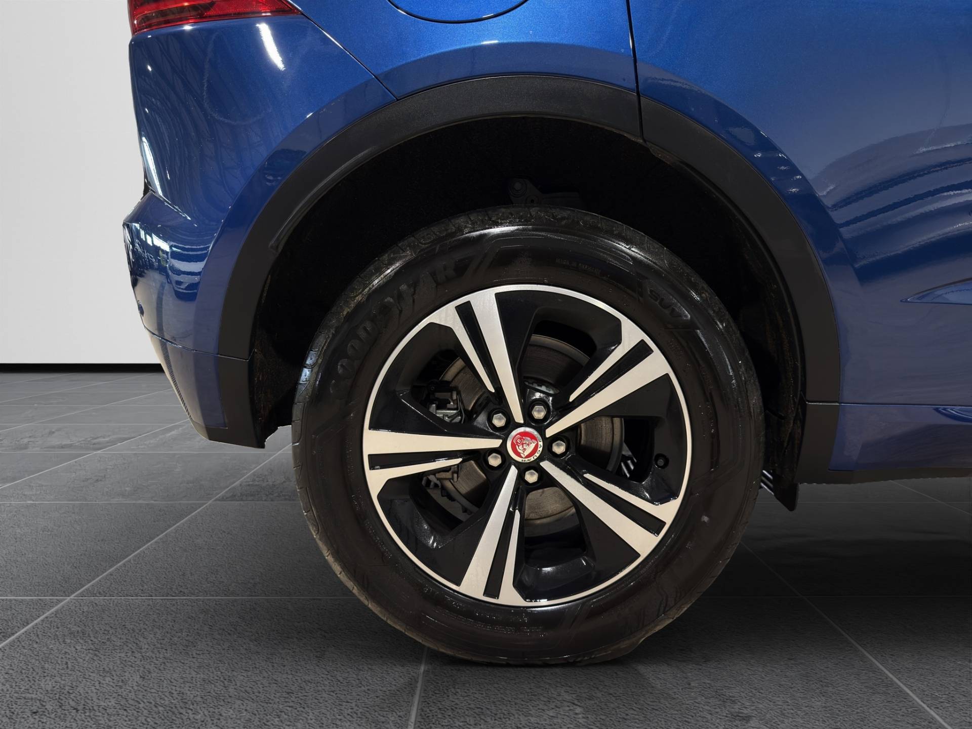 JAGUAR E-Pace E-Pace 2.0d i4 mhev R-Dynamic SE awd 163cv auto usata in pronta consegna - Brandini