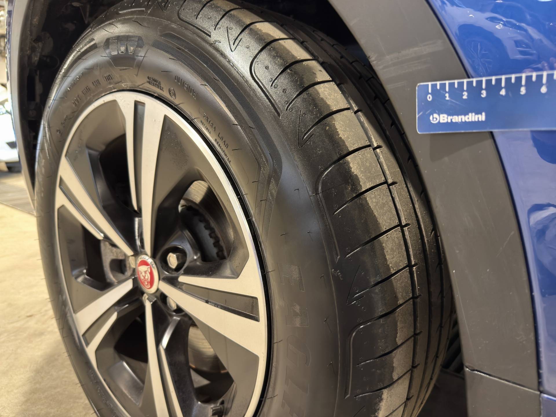 JAGUAR E-Pace E-Pace 2.0d i4 mhev R-Dynamic SE awd 163cv auto usata in pronta consegna - Brandini