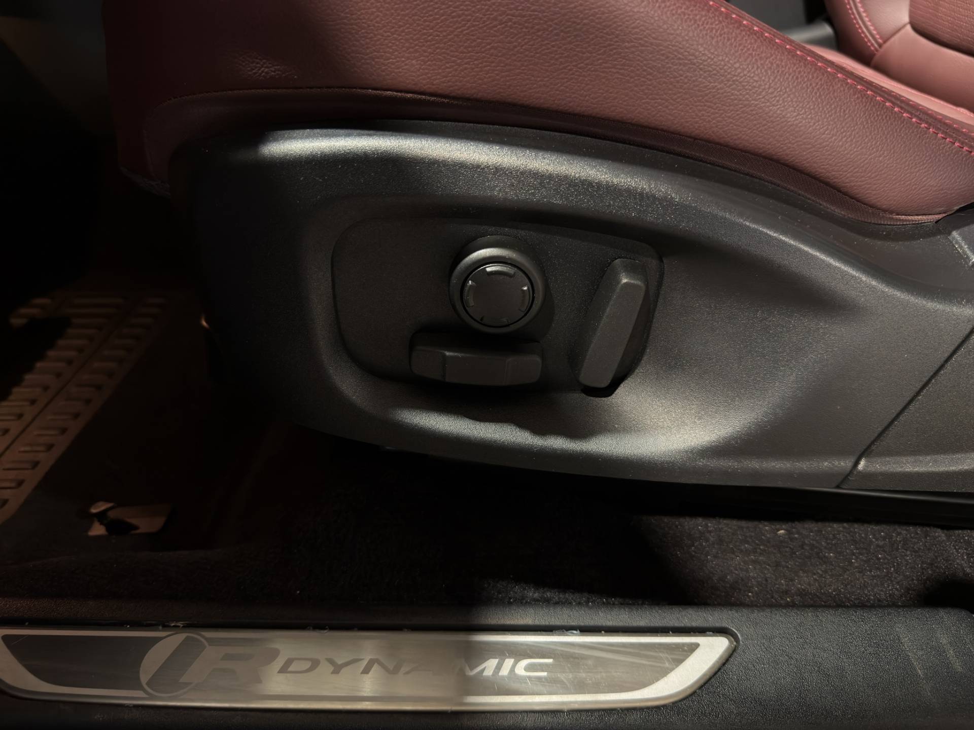 JAGUAR E-Pace E-Pace 2.0d i4 mhev R-Dynamic SE awd 163cv auto usata in pronta consegna - Brandini