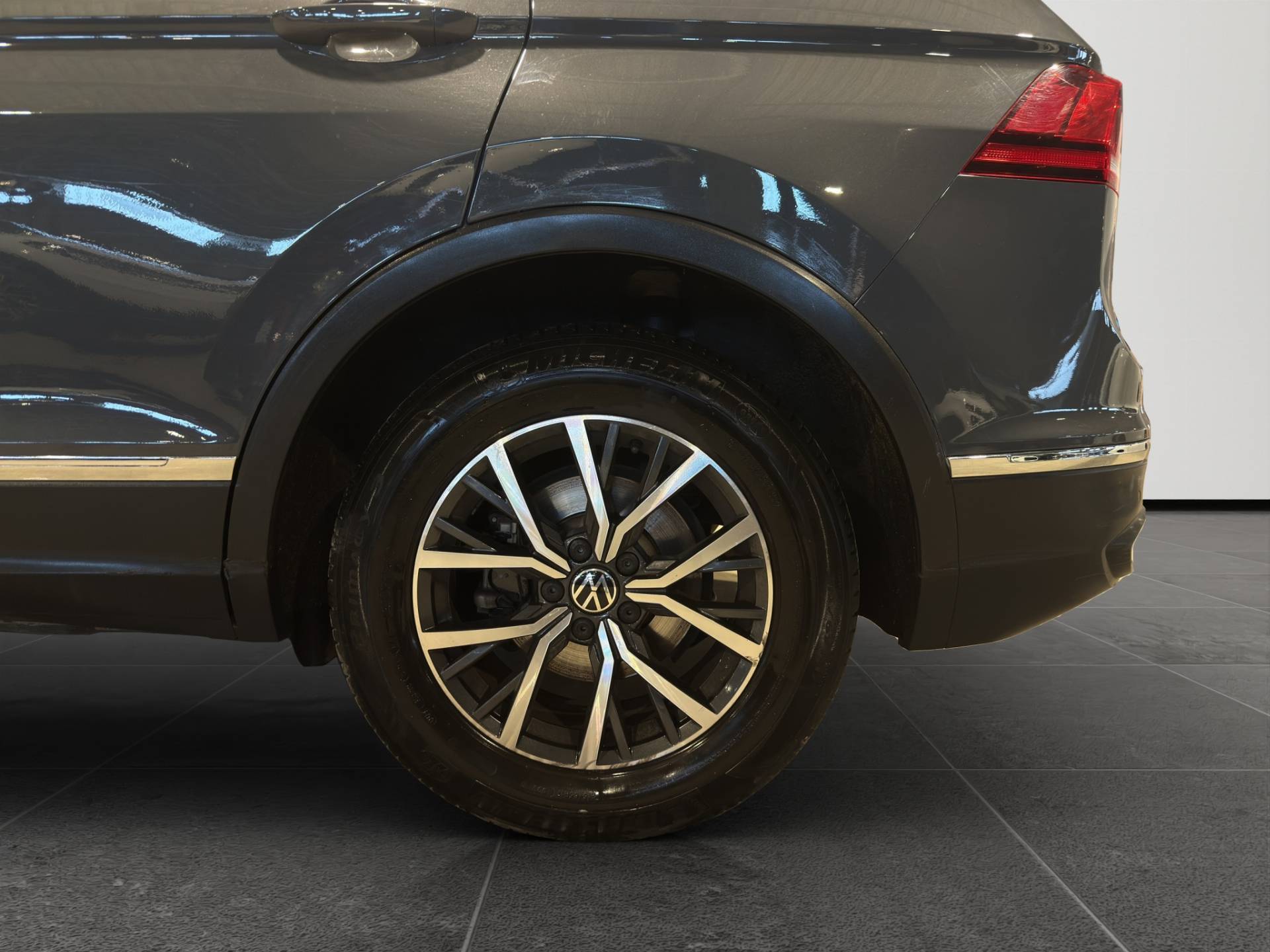 VOLKSWAGEN Tiguan Tiguan 1.5 tsi Life 130cv usata in pronta consegna - Brandini