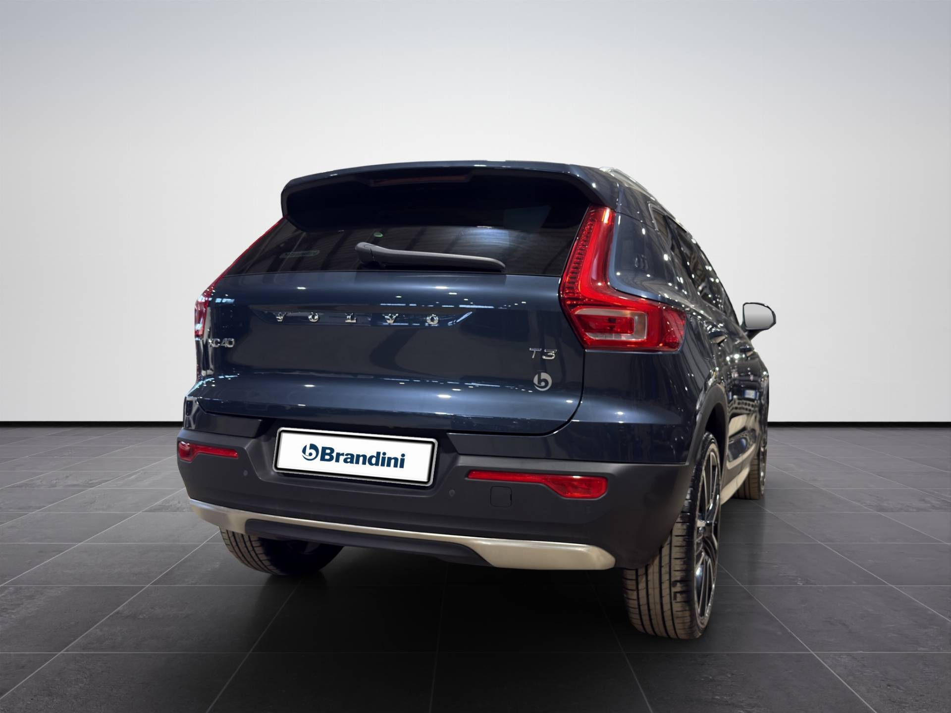 Auto Venduta - VOLVO XC40 XC40 1.5 T3 Momentum Pro 163cv auto my21 usata in pronta consegna - Brandini