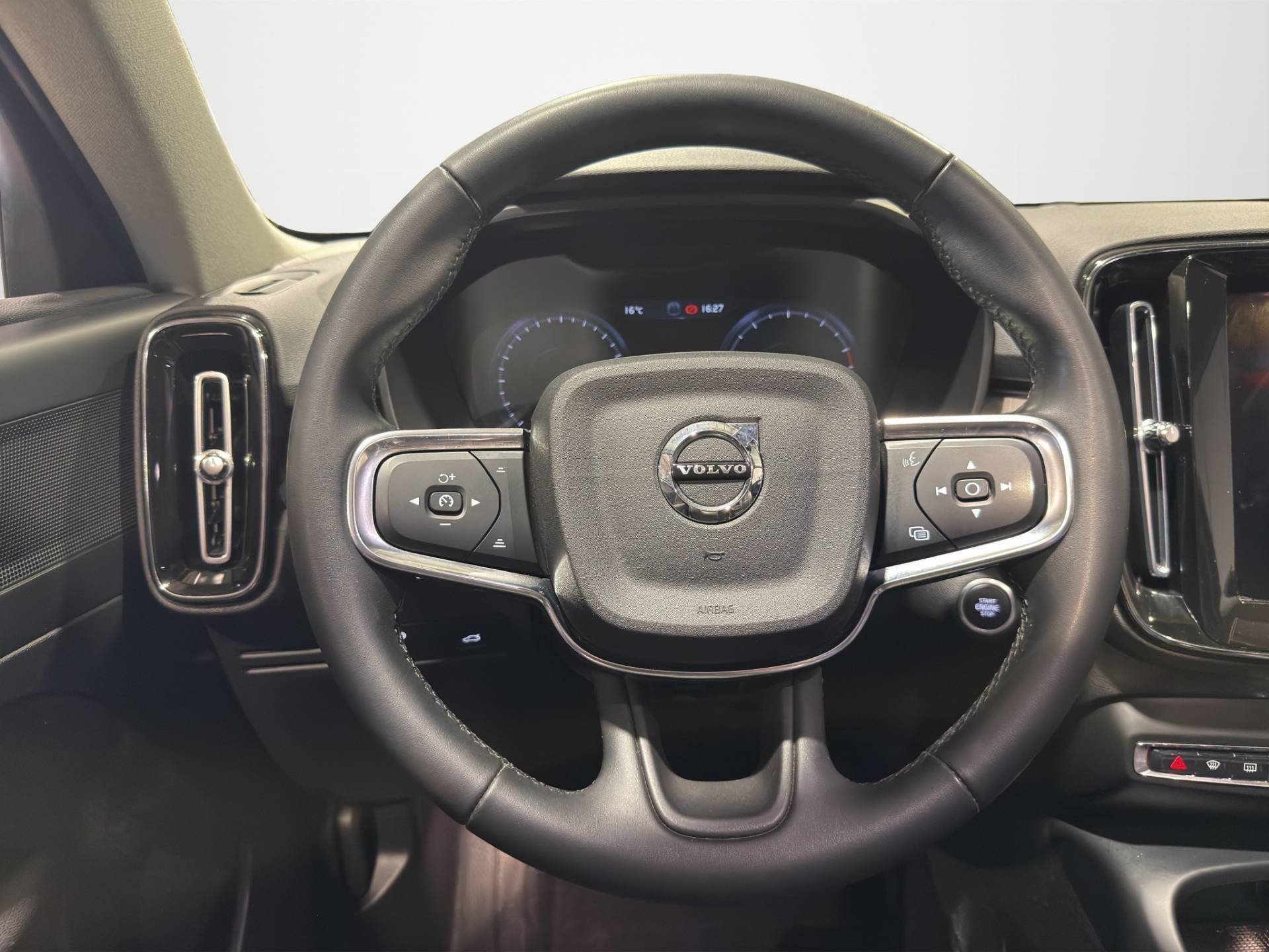 Auto Venduta - VOLVO XC40 XC40 1.5 T3 Momentum Pro 163cv auto my21 usata in pronta consegna - Brandini