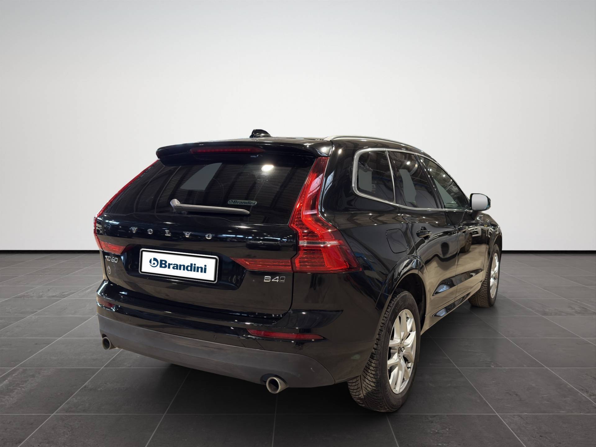 VOLVO XC60 XC60 2.0 b4 Momentum Pro awd auto usata in pronta consegna - Brandini